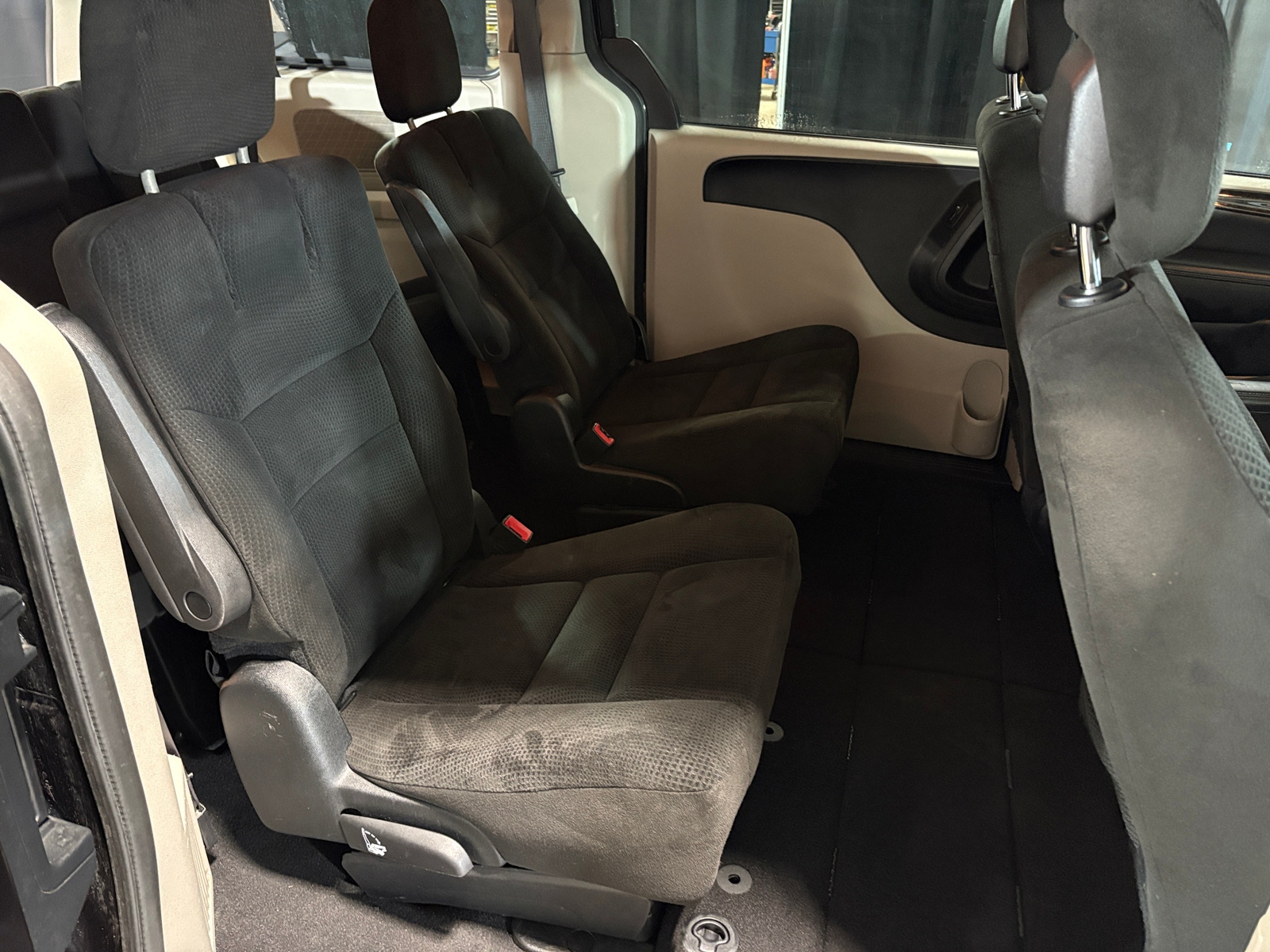 Thumbnail: 2016 Dodge Grand Caravan - 6