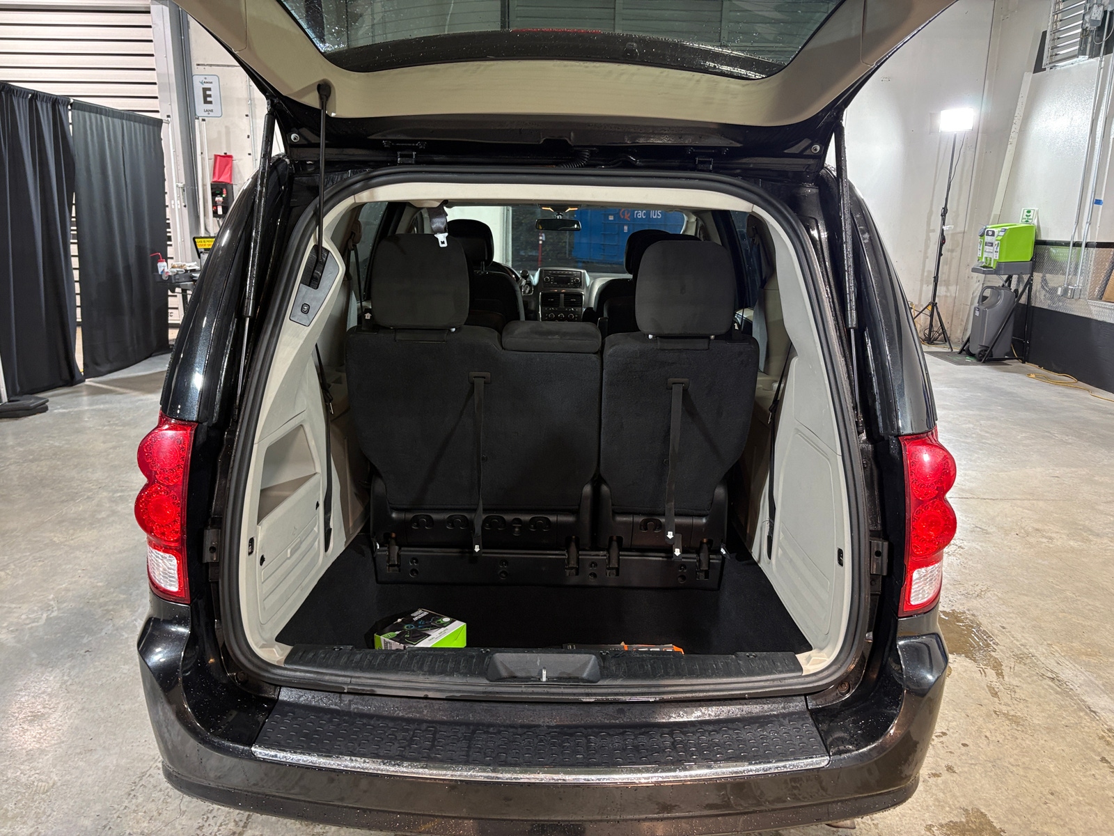 Thumbnail: 2016 Dodge Grand Caravan - 7