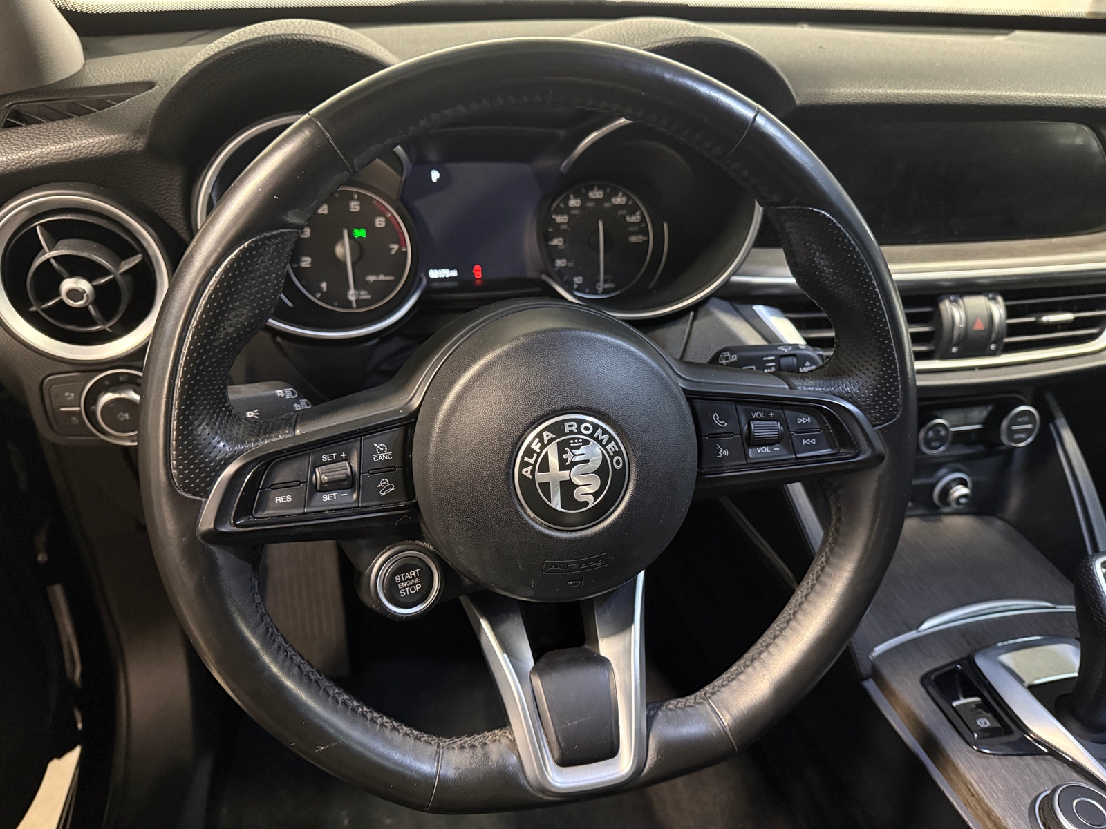 Thumbnail: 2020 Alfa Romeo Stelvio - 4