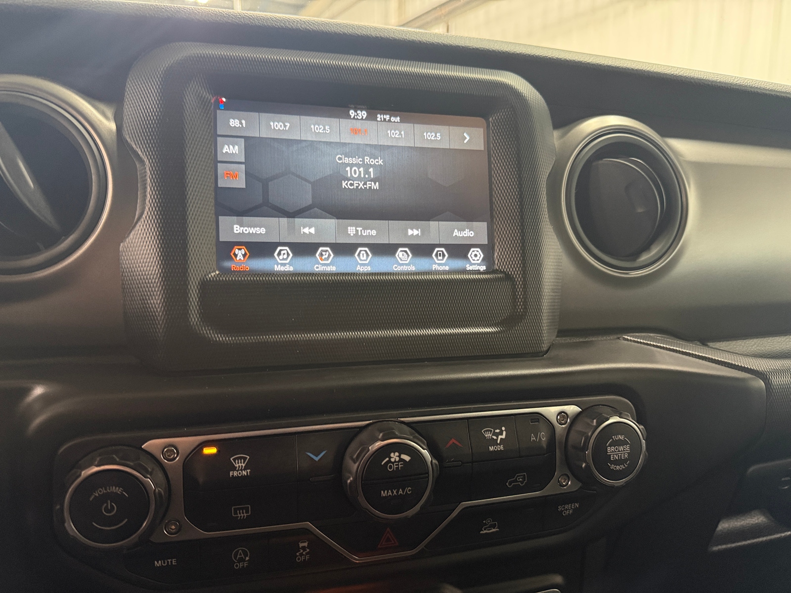 Thumbnail: 2022 Jeep Wrangler - 4