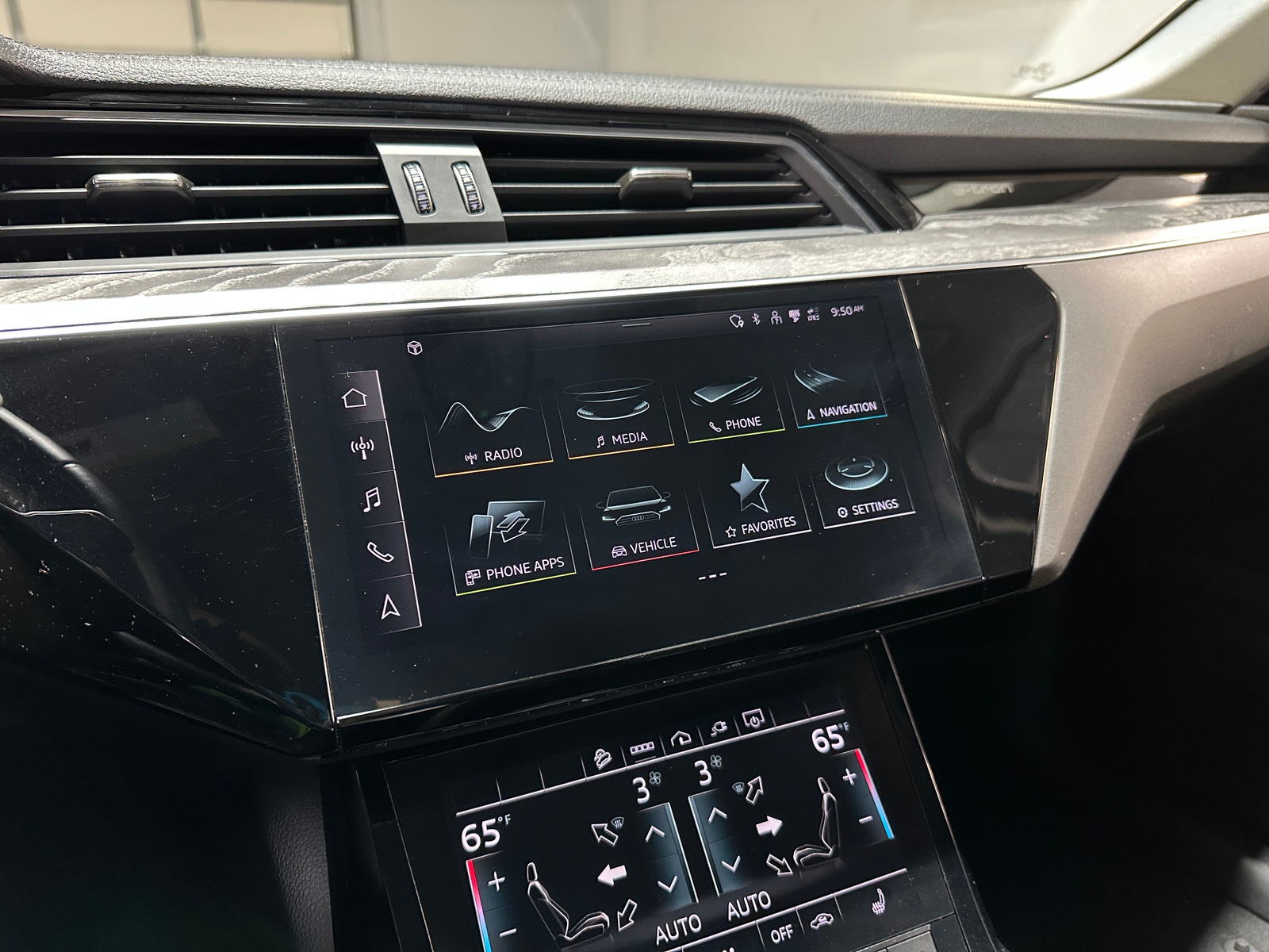 Thumbnail: 2022 Audi e-tron - 3