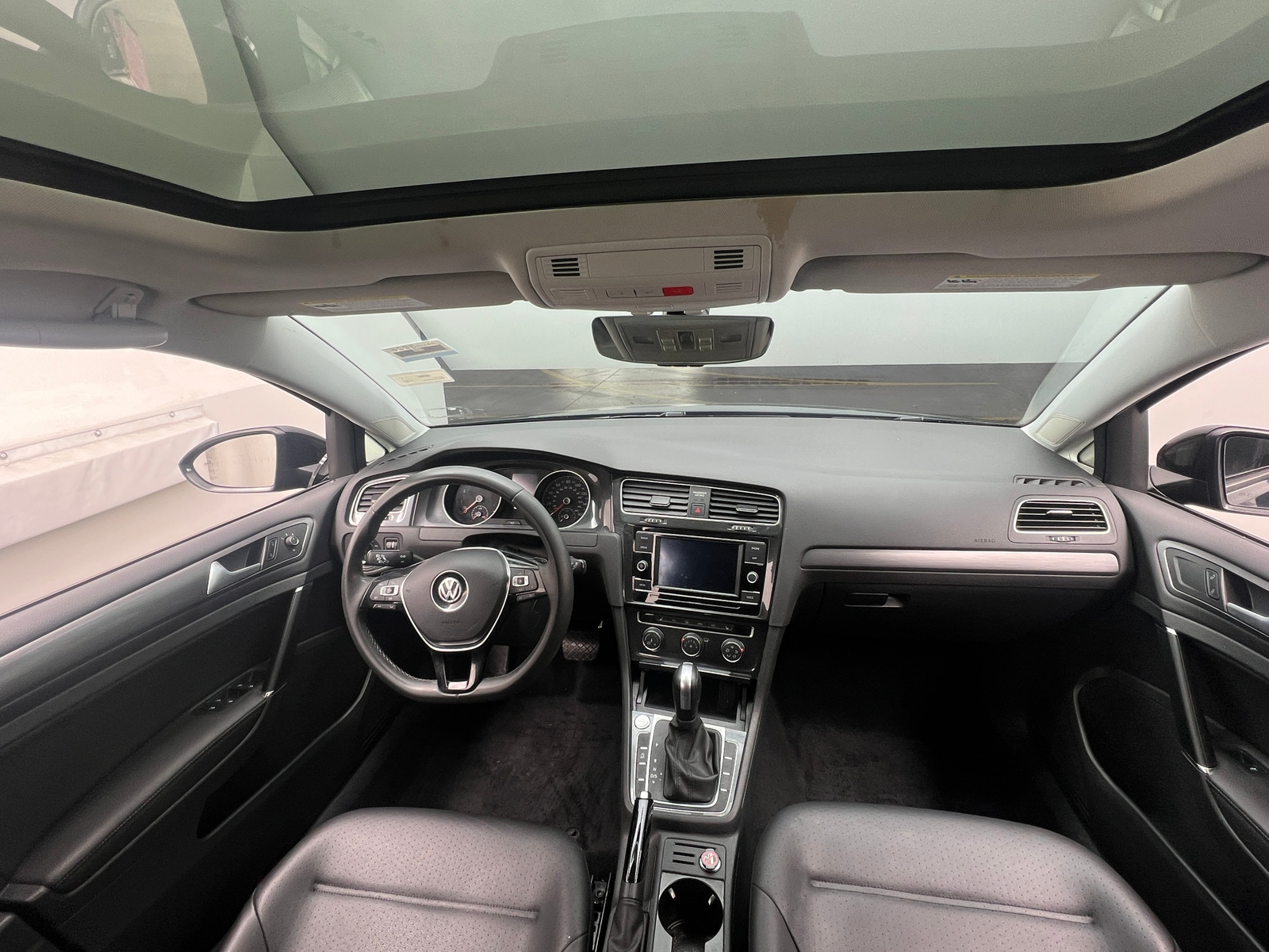 Thumbnail: 2020 Volkswagen Golf - 2