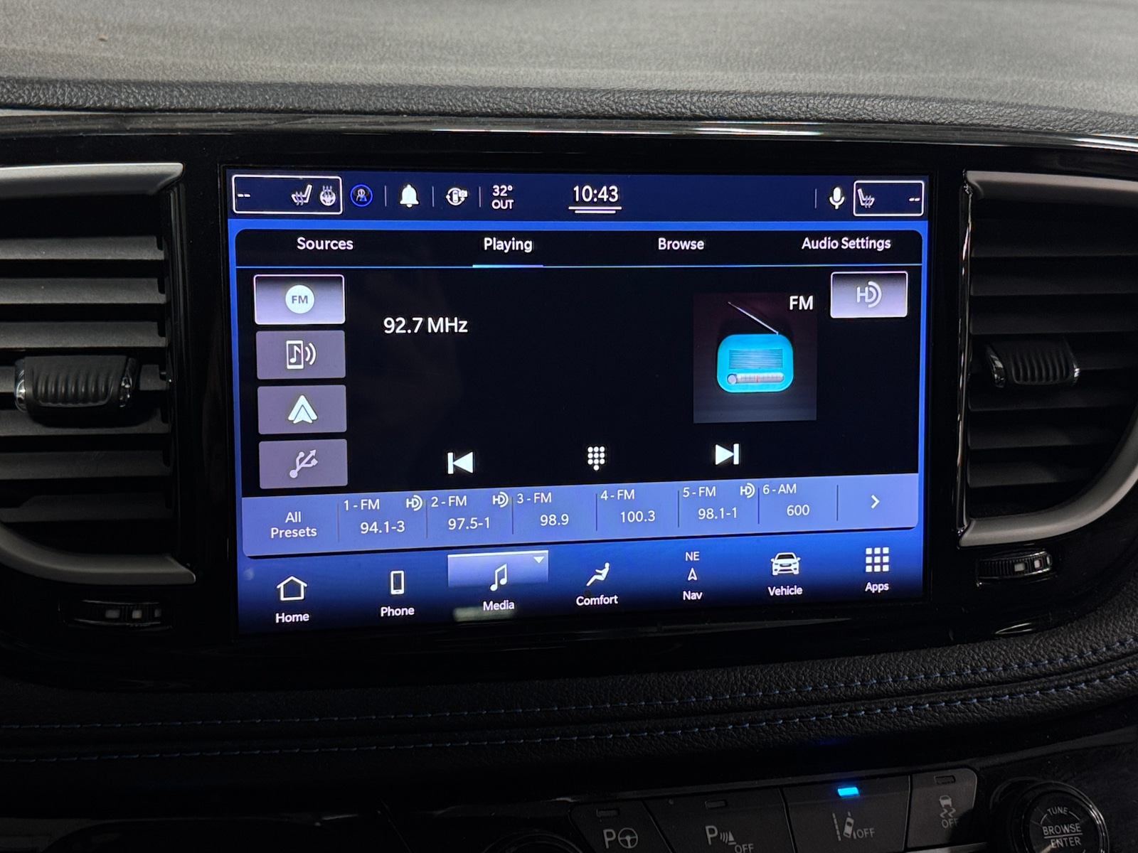 Thumbnail: 2021 Chrysler Pacifica - 3