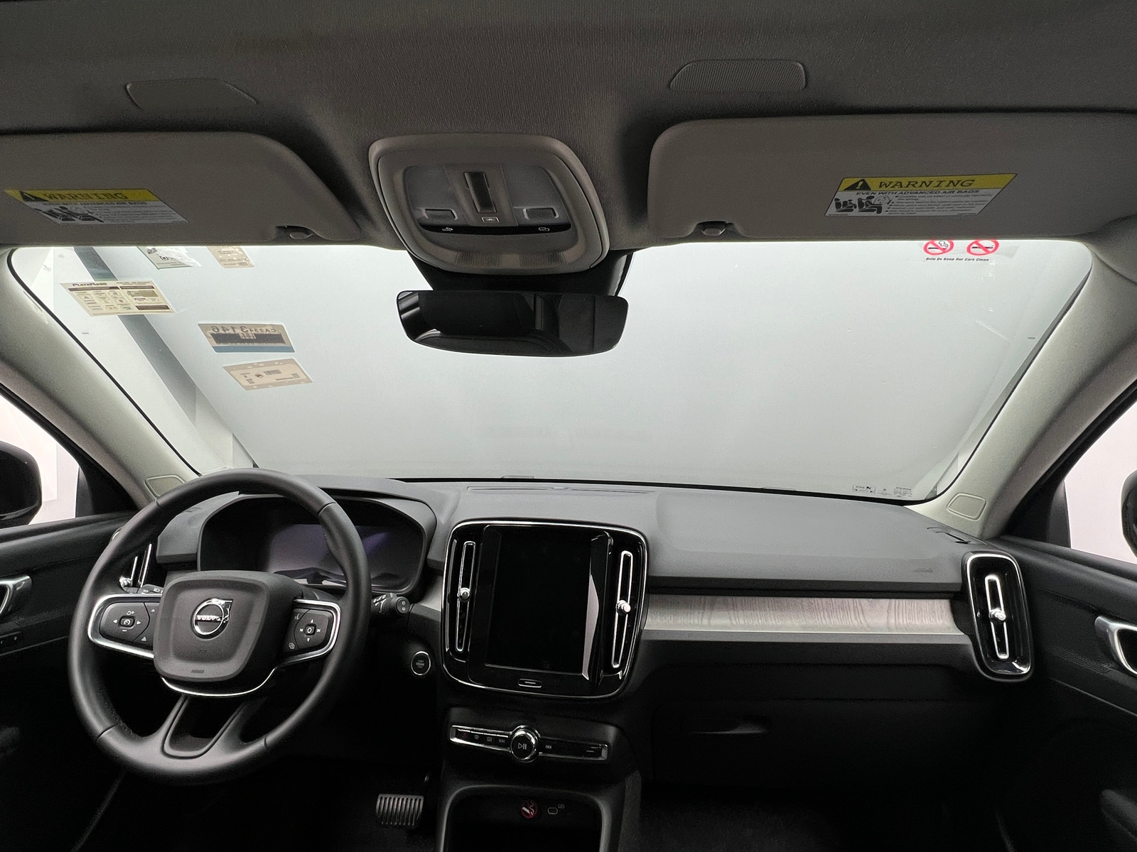 Thumbnail: 2025 Volvo XC40 - 3