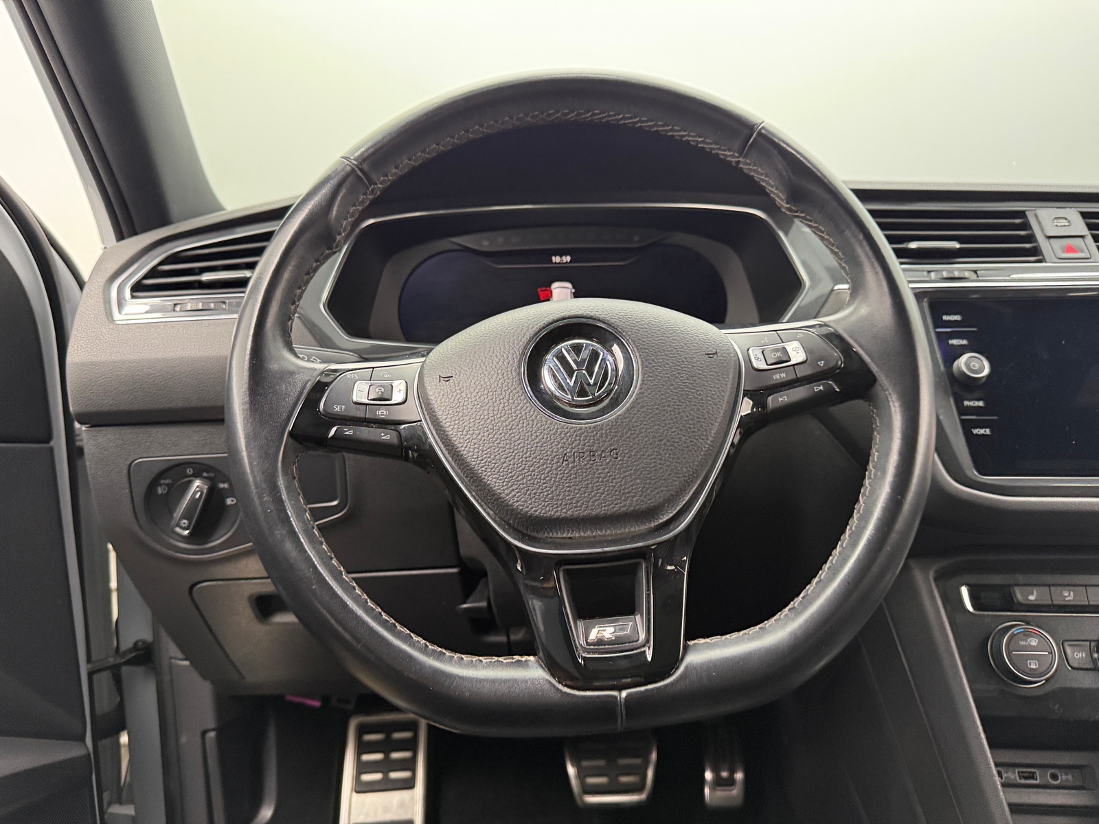 Thumbnail: 2019 Volkswagen Tiguan - 4