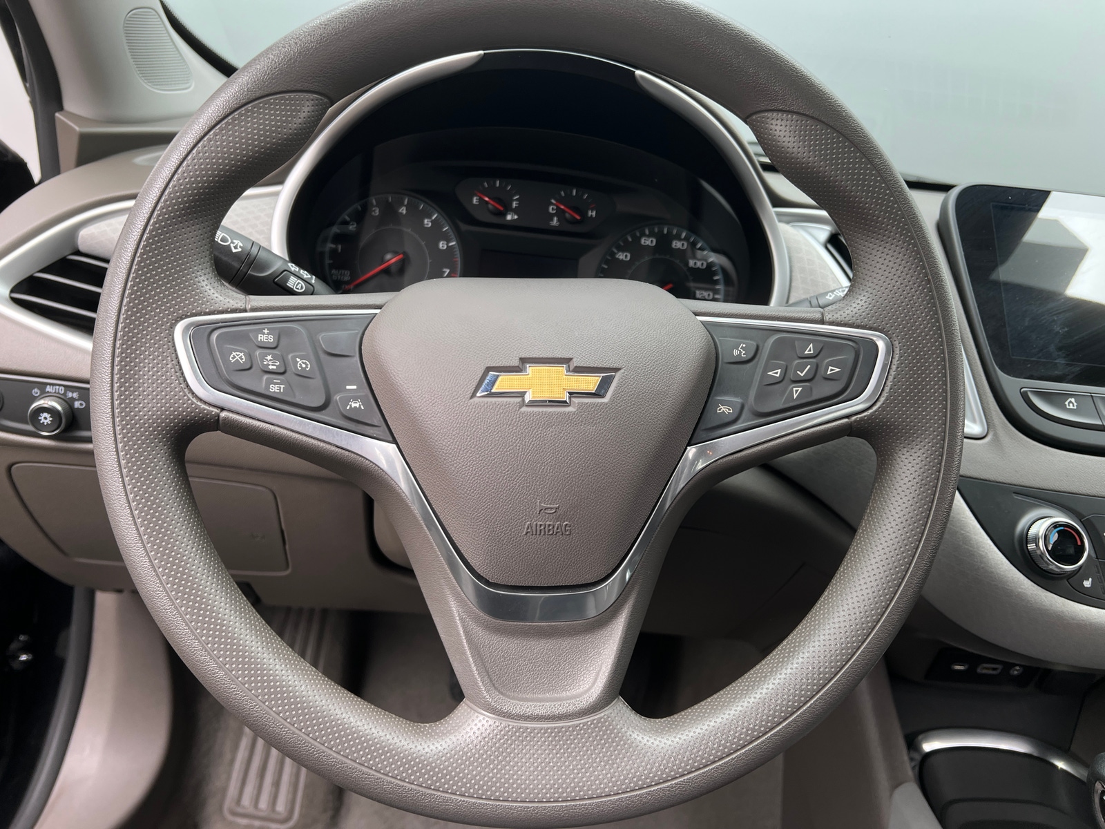 Thumbnail: 2022 Chevrolet Malibu - 5