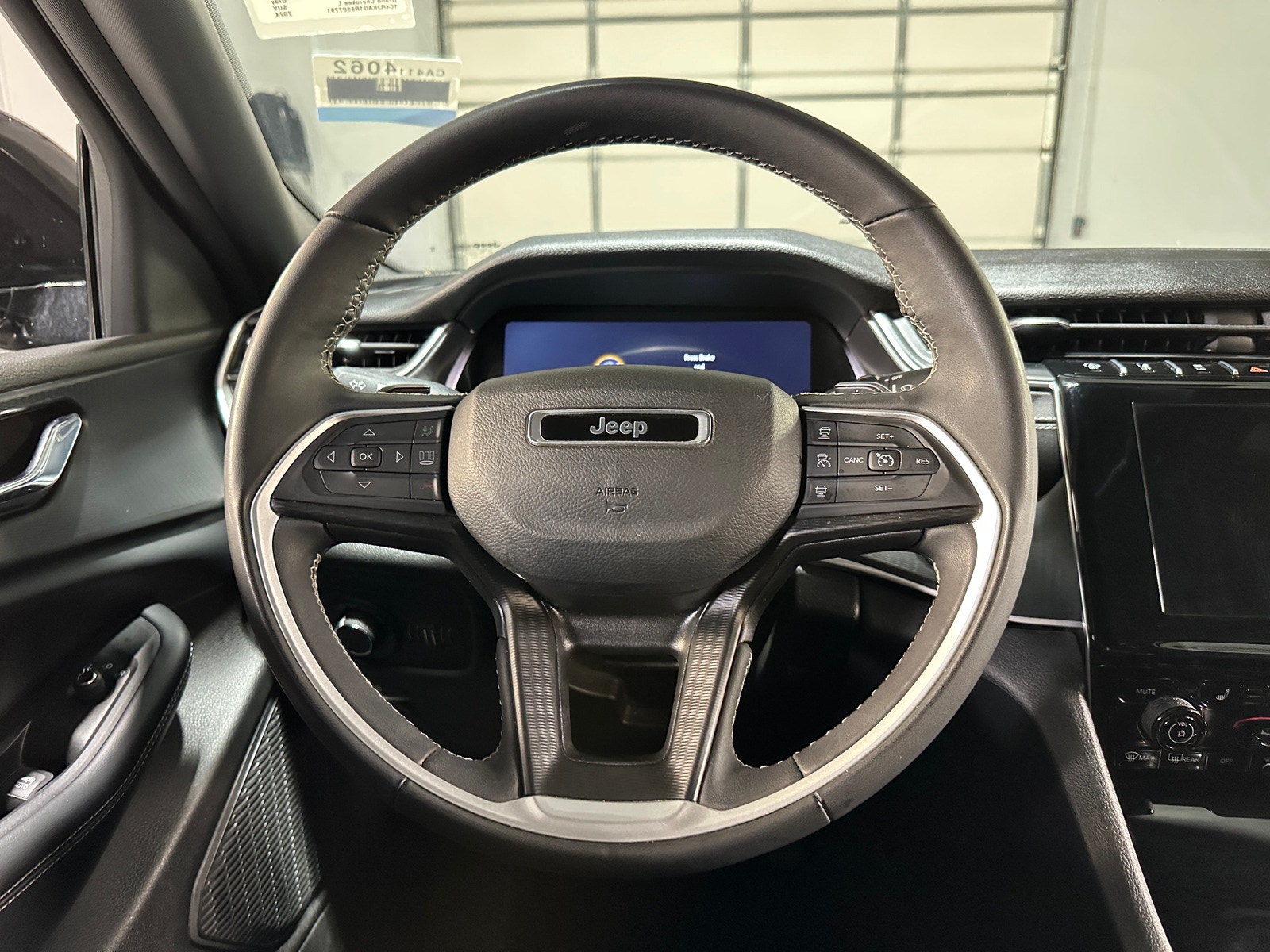 Thumbnail: 2024 Jeep Grand Cherokee L - 4