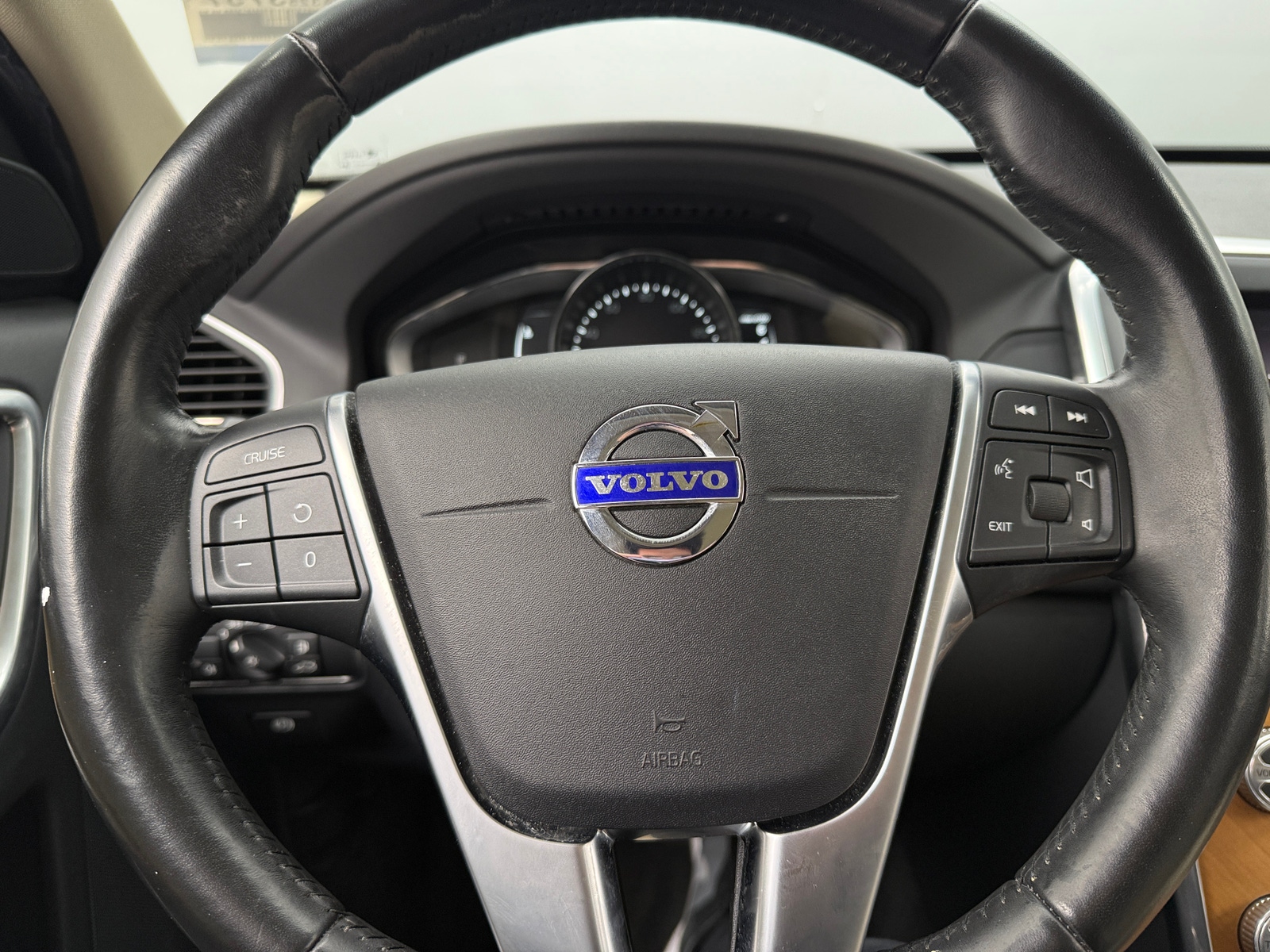 Thumbnail: 2017 Volvo XC60 - 4