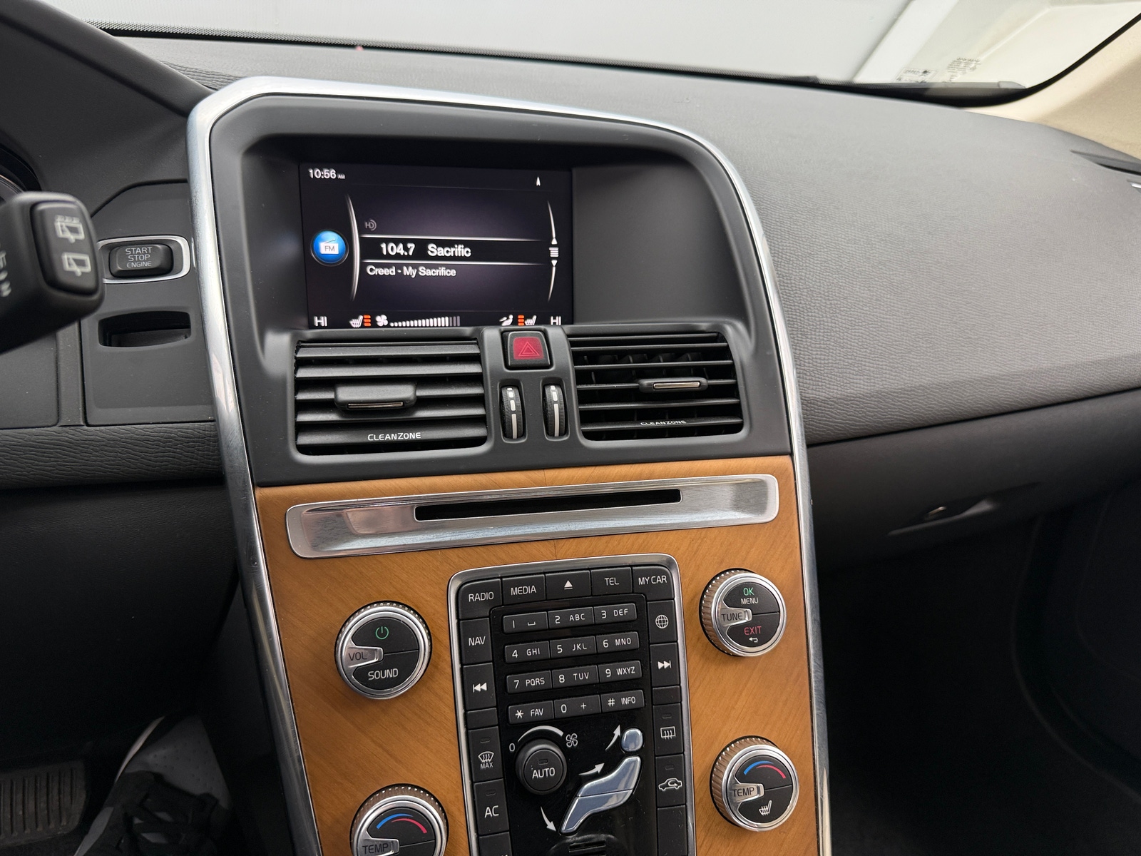 Thumbnail: 2017 Volvo XC60 - 3