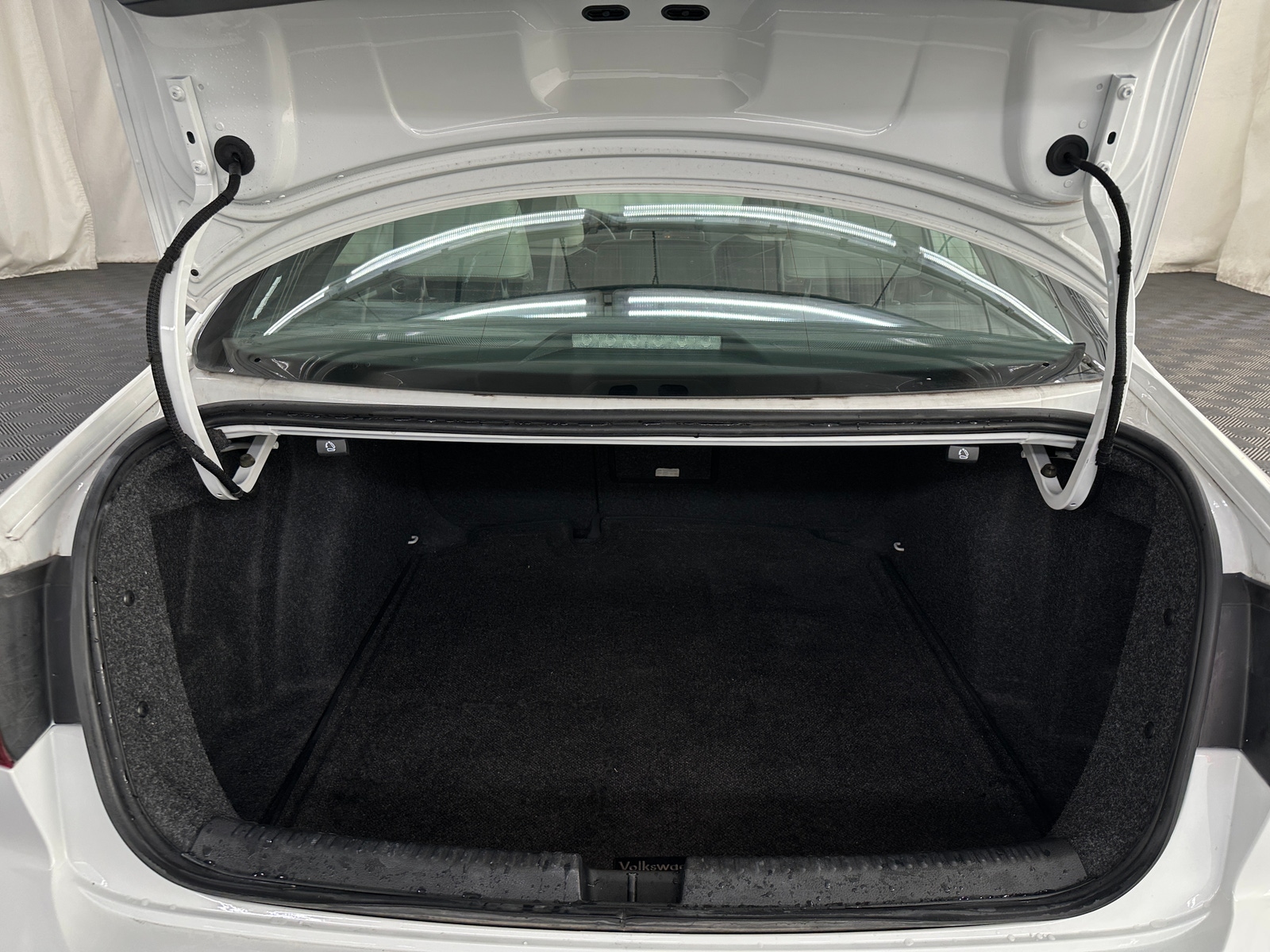 Thumbnail: 2016 Volkswagen Jetta - 6