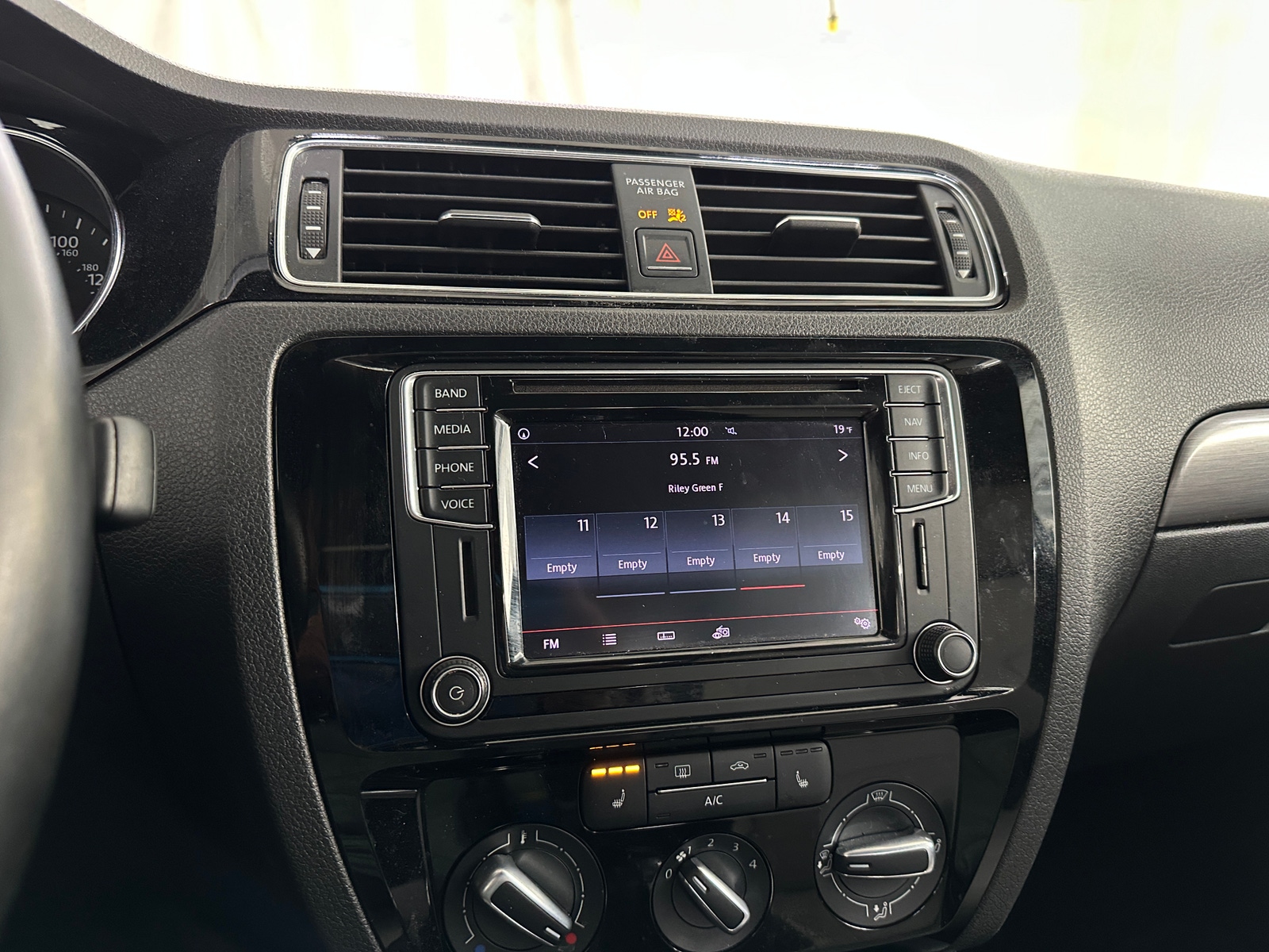 Thumbnail: 2016 Volkswagen Jetta - 3