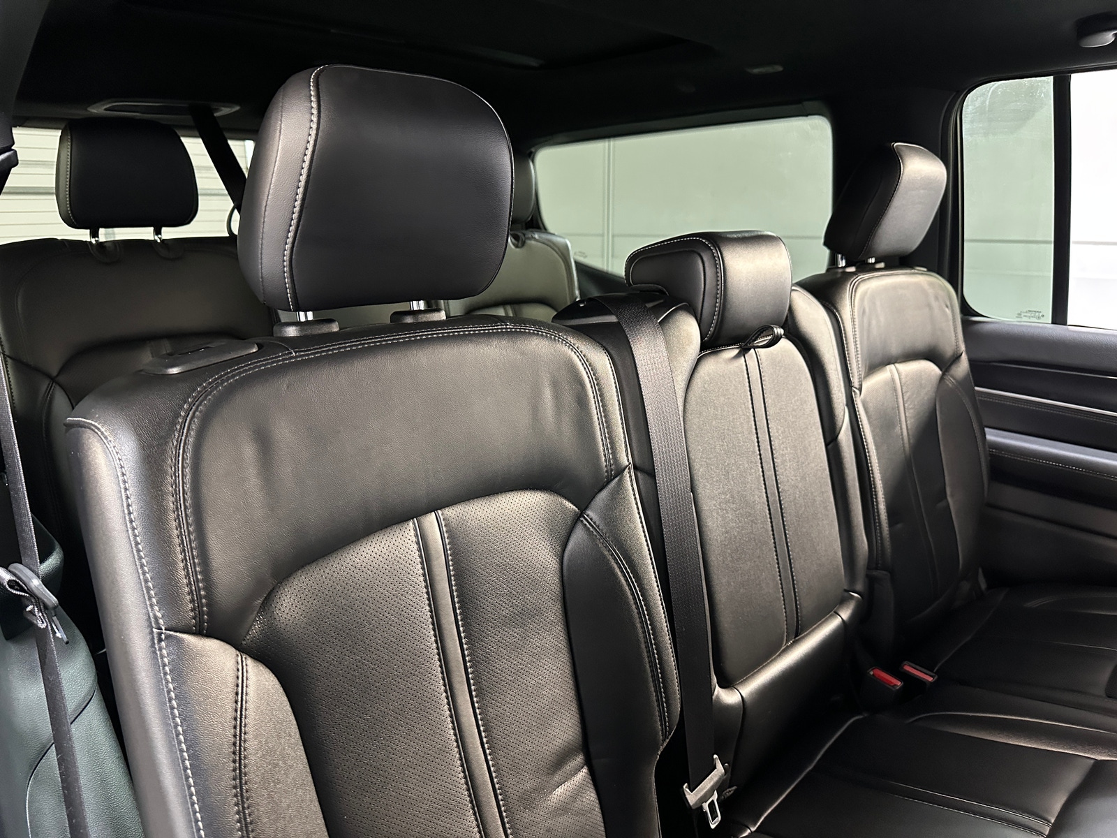 Thumbnail: 2022 Jeep Wagoneer - 5