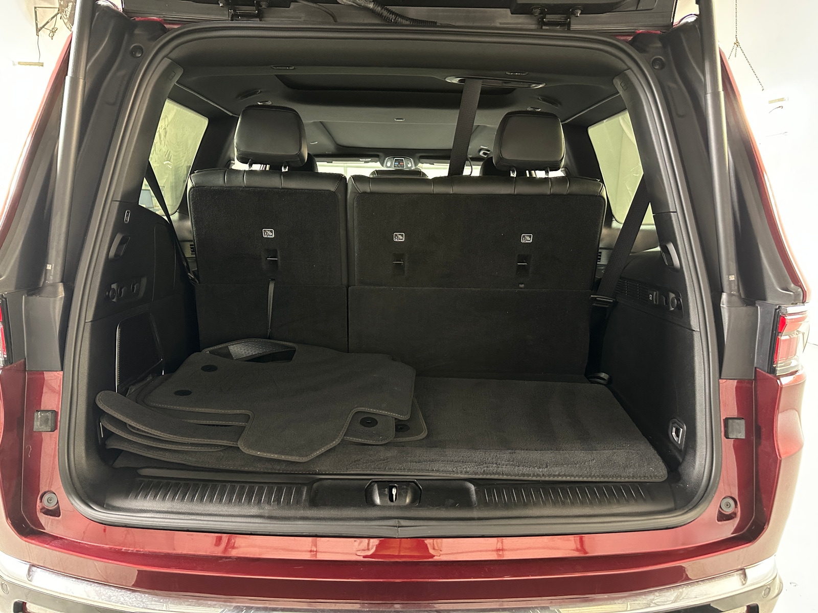 Thumbnail: 2022 Jeep Wagoneer - 6