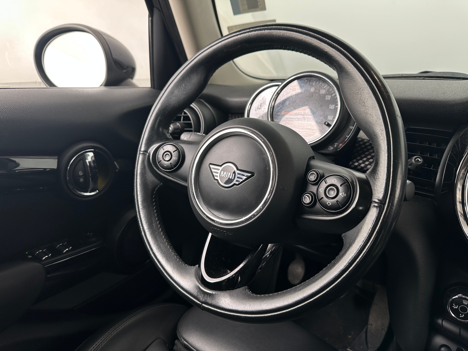Thumbnail: 2019 MINI Cooper Hardtop - 4
