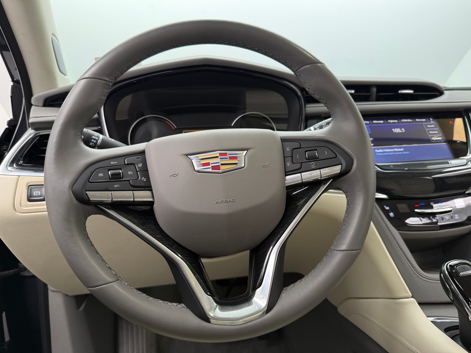 Thumbnail: 2023 Cadillac XT6 - 4