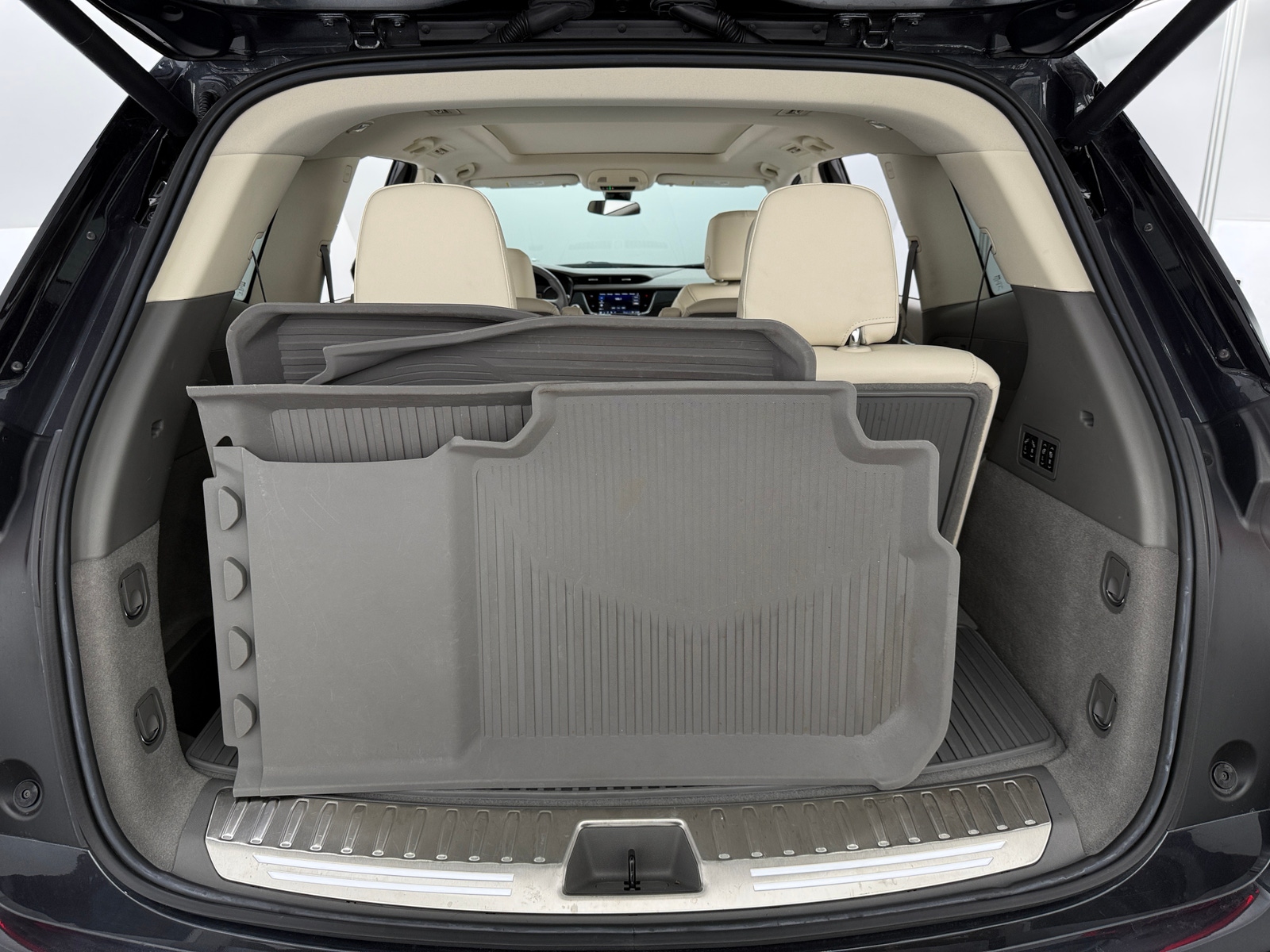 Thumbnail: 2023 Cadillac XT6 - 6