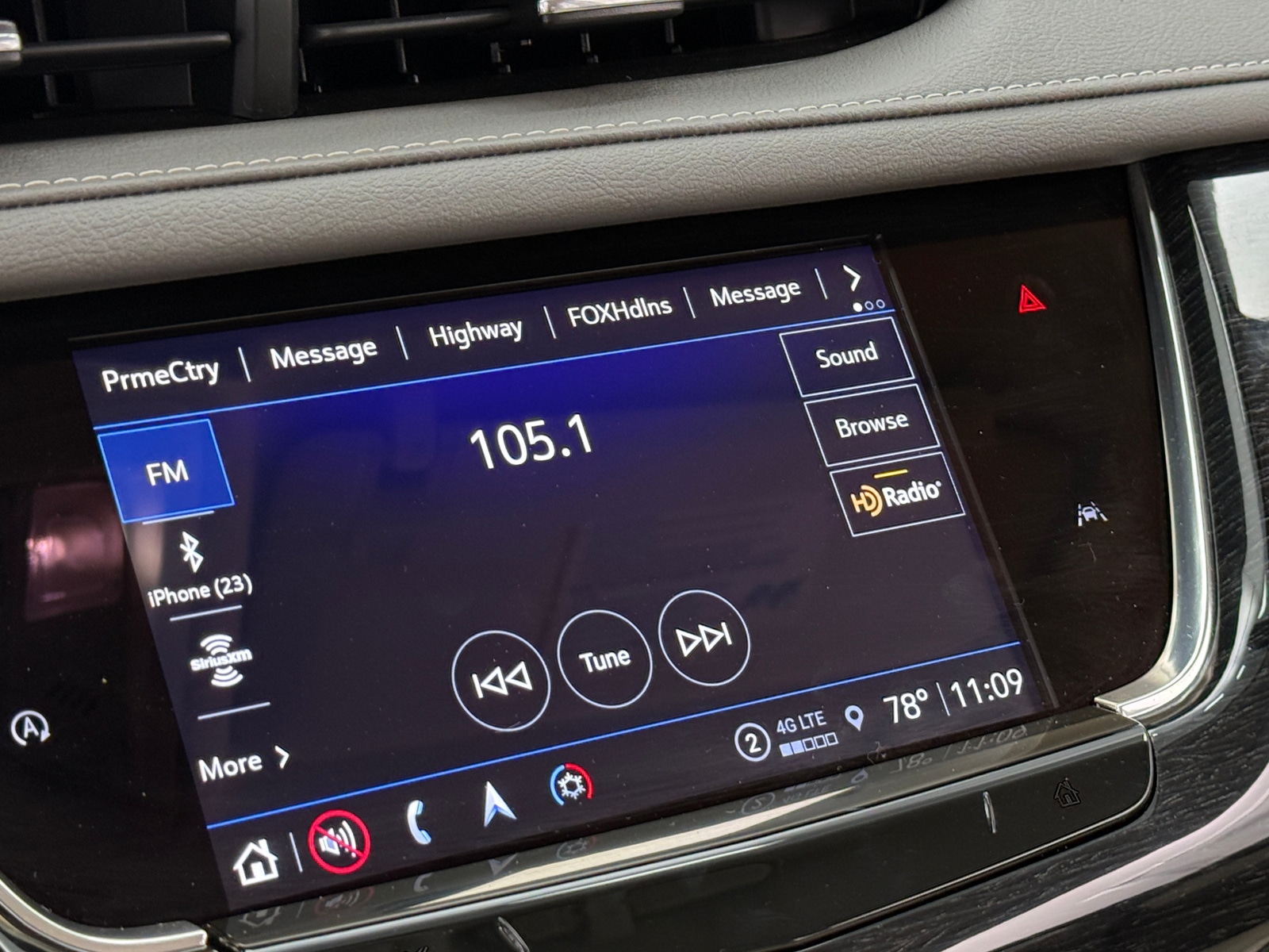 Thumbnail: 2023 Cadillac XT6 - 3