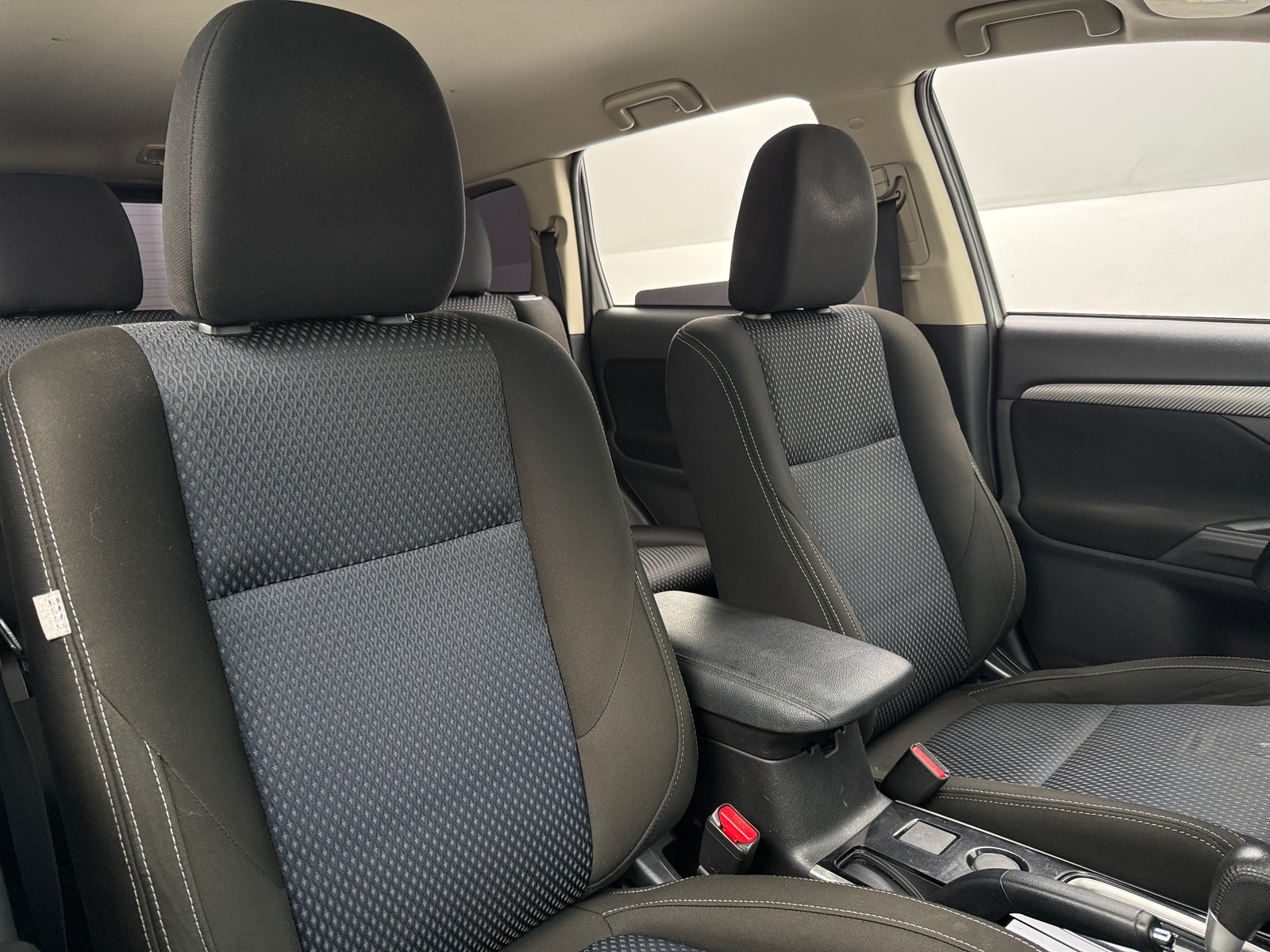 Thumbnail: 2017 Mitsubishi Outlander - 2