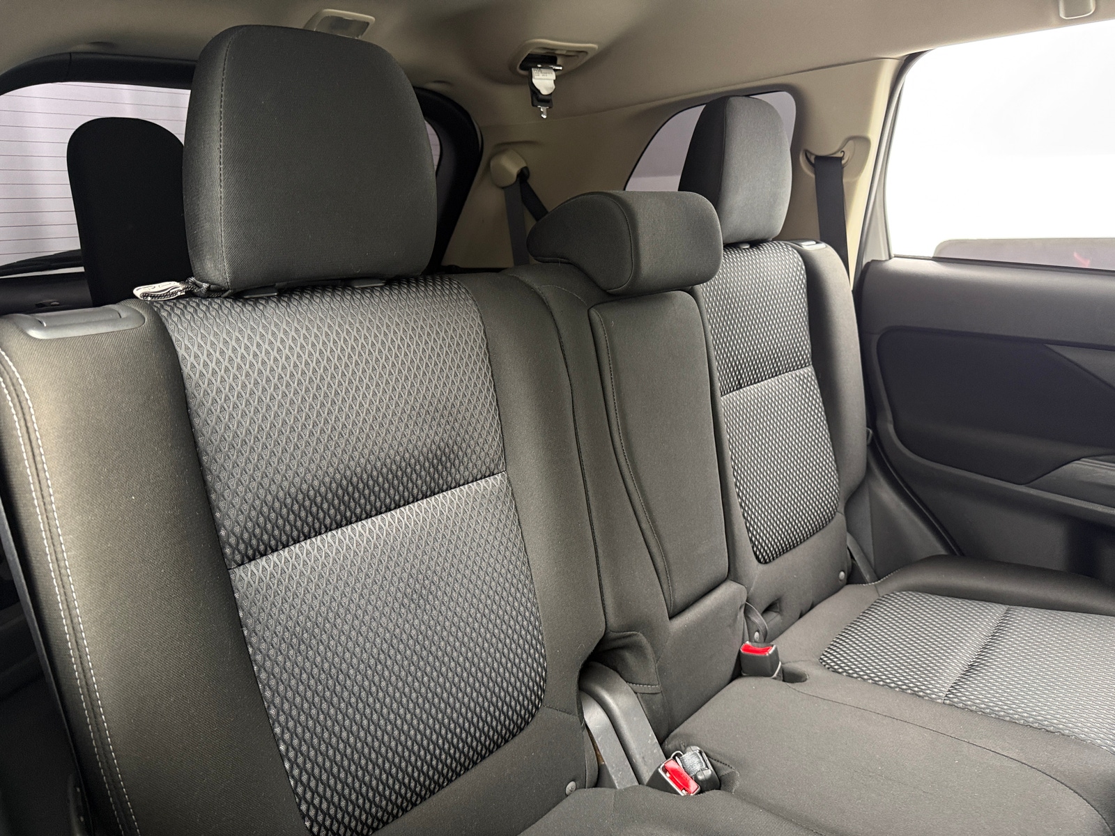 Thumbnail: 2017 Mitsubishi Outlander - 6