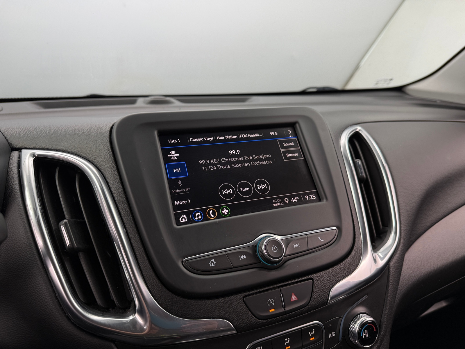 Thumbnail: 2022 Chevrolet Equinox - 4