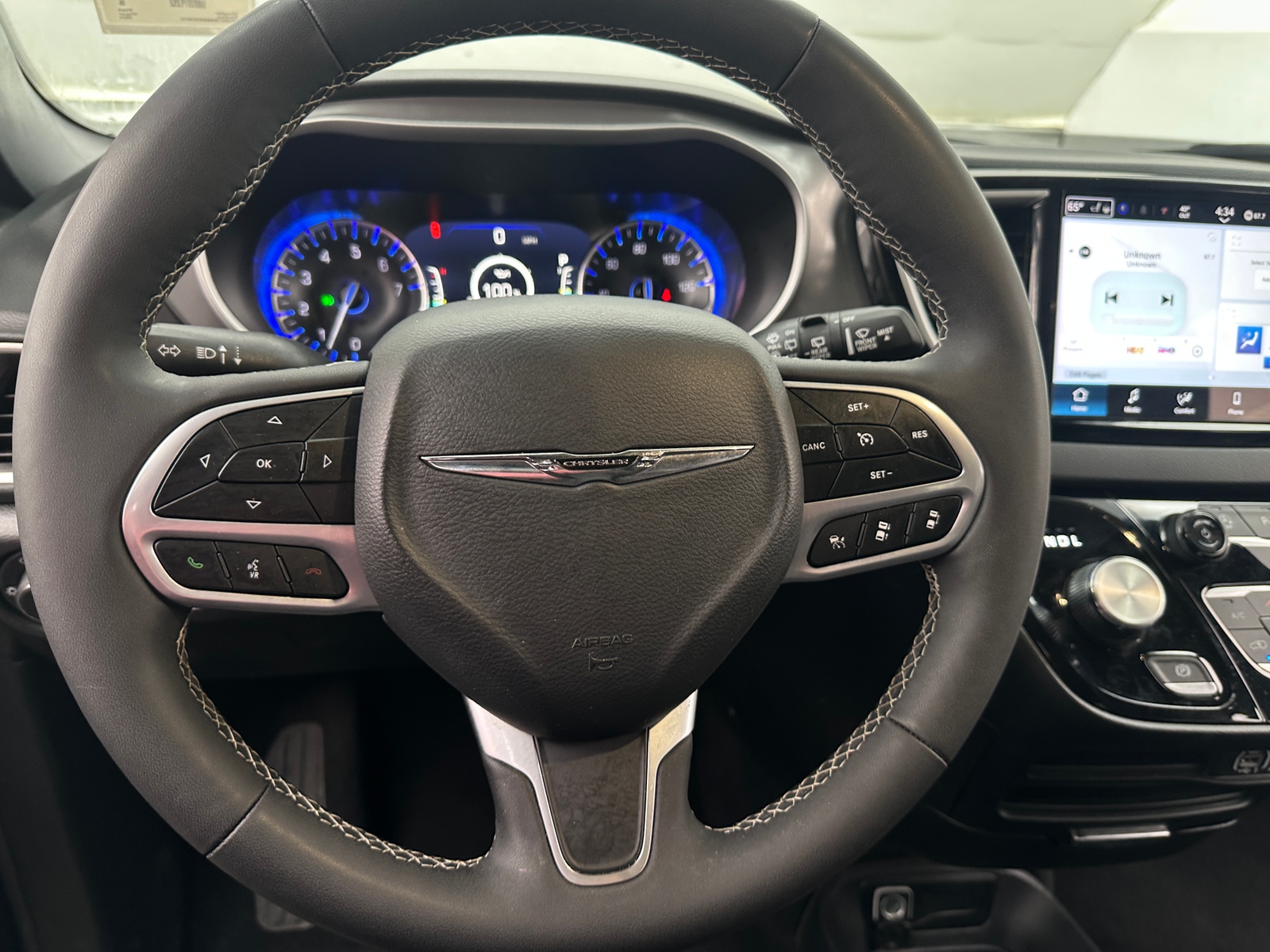 Thumbnail: 2025 Chrysler Pacifica - 4