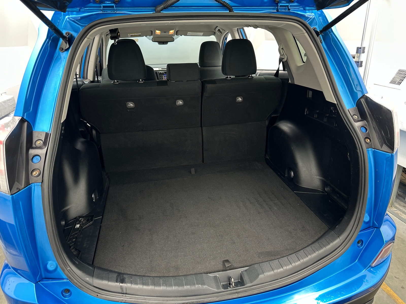 Thumbnail: 2018 Toyota RAV4 - 7