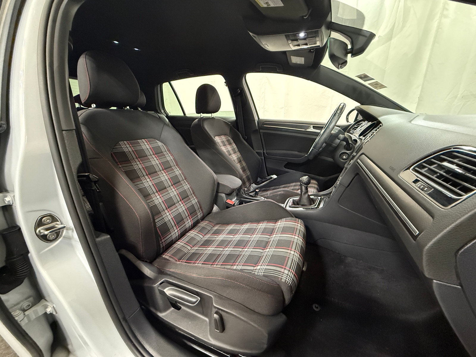 Thumbnail: 2019 Volkswagen Golf - 2