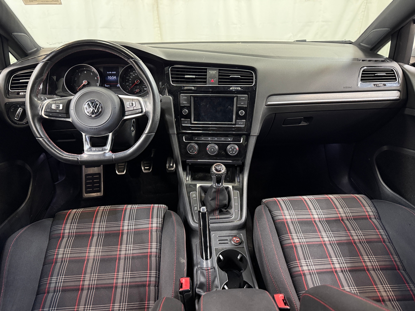 Thumbnail: 2019 Volkswagen Golf - 3