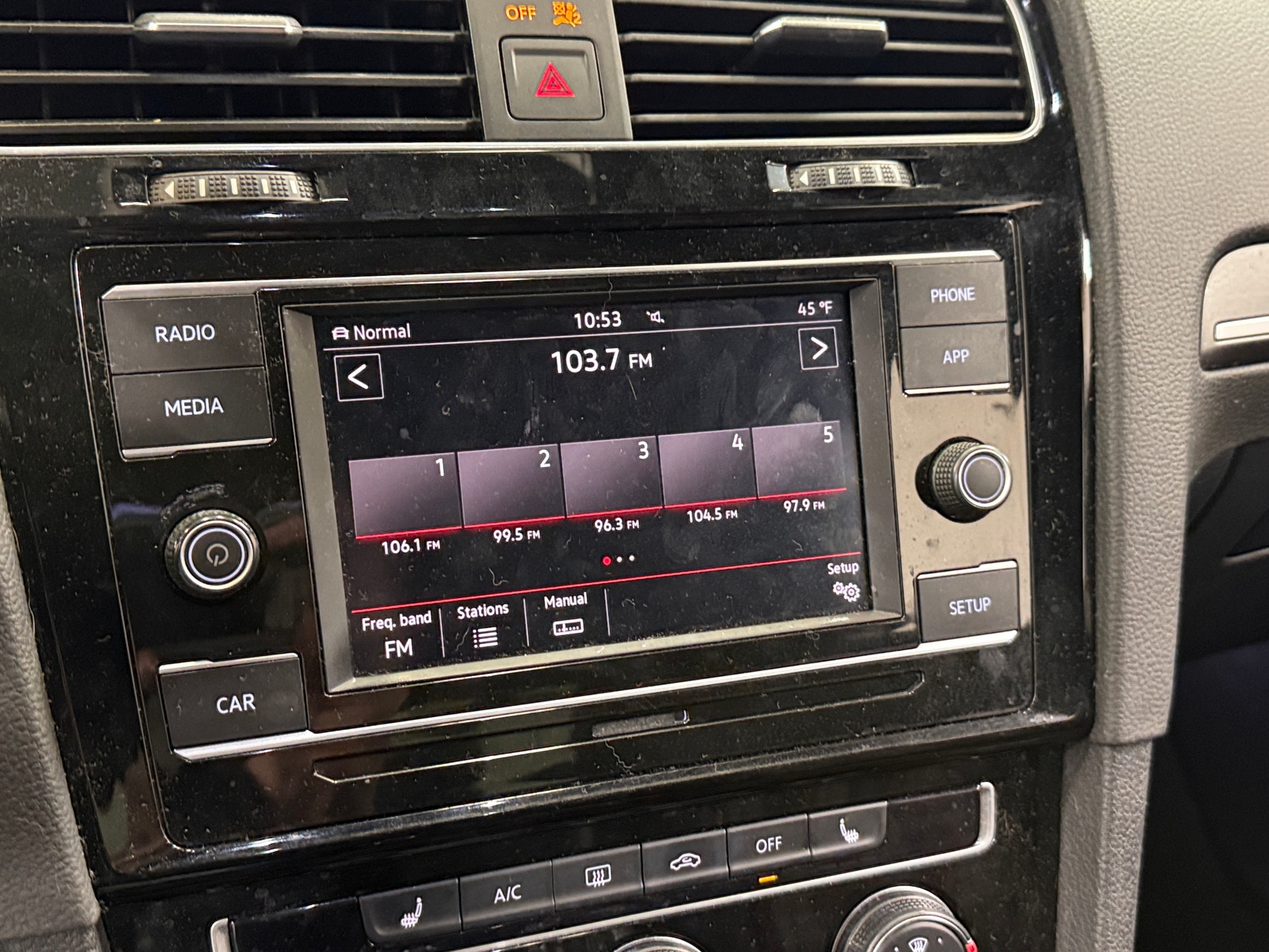 Thumbnail: 2019 Volkswagen Golf - 4