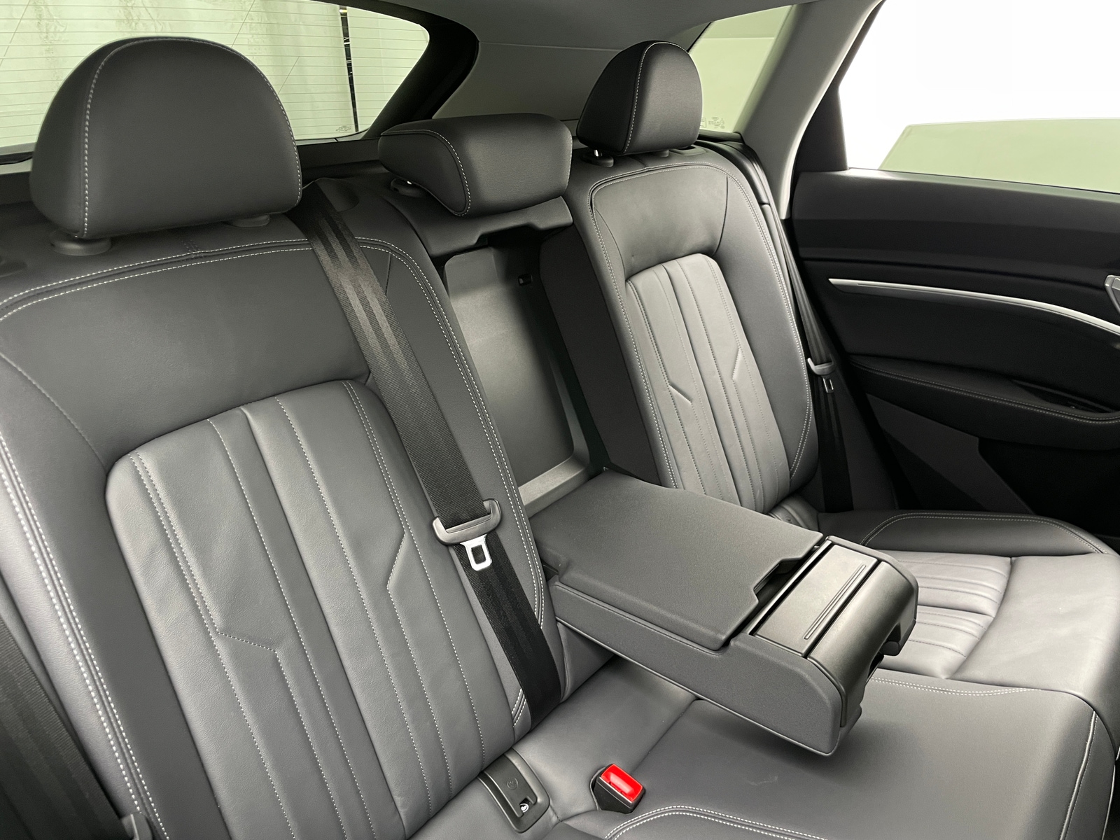 Thumbnail: 2022 Audi e-tron - 5