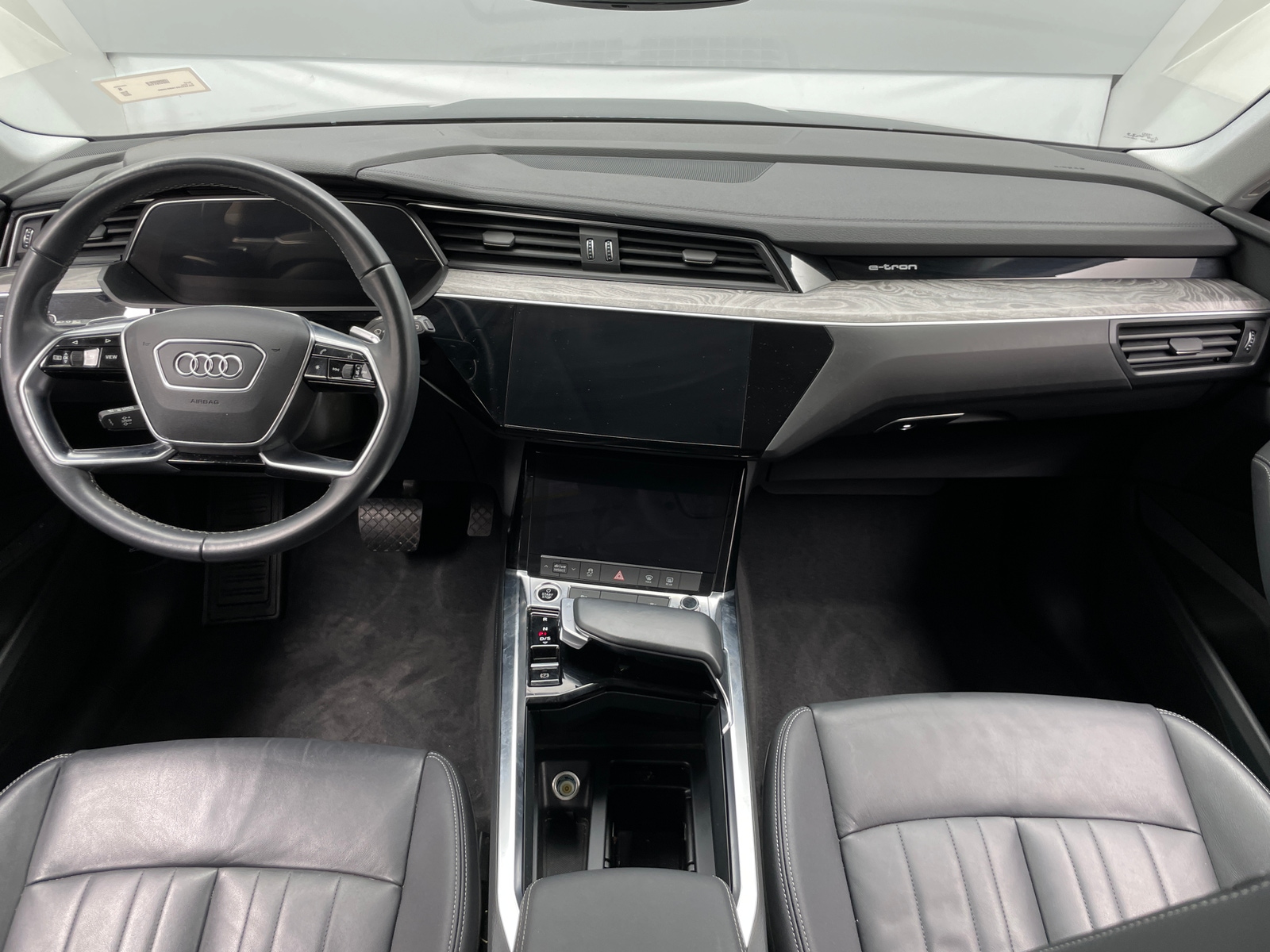 Thumbnail: 2022 Audi e-tron - 2