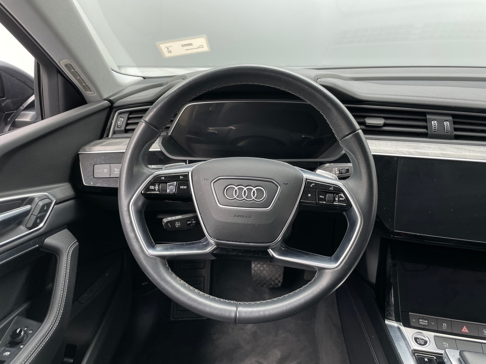 Thumbnail: 2022 Audi e-tron - 4