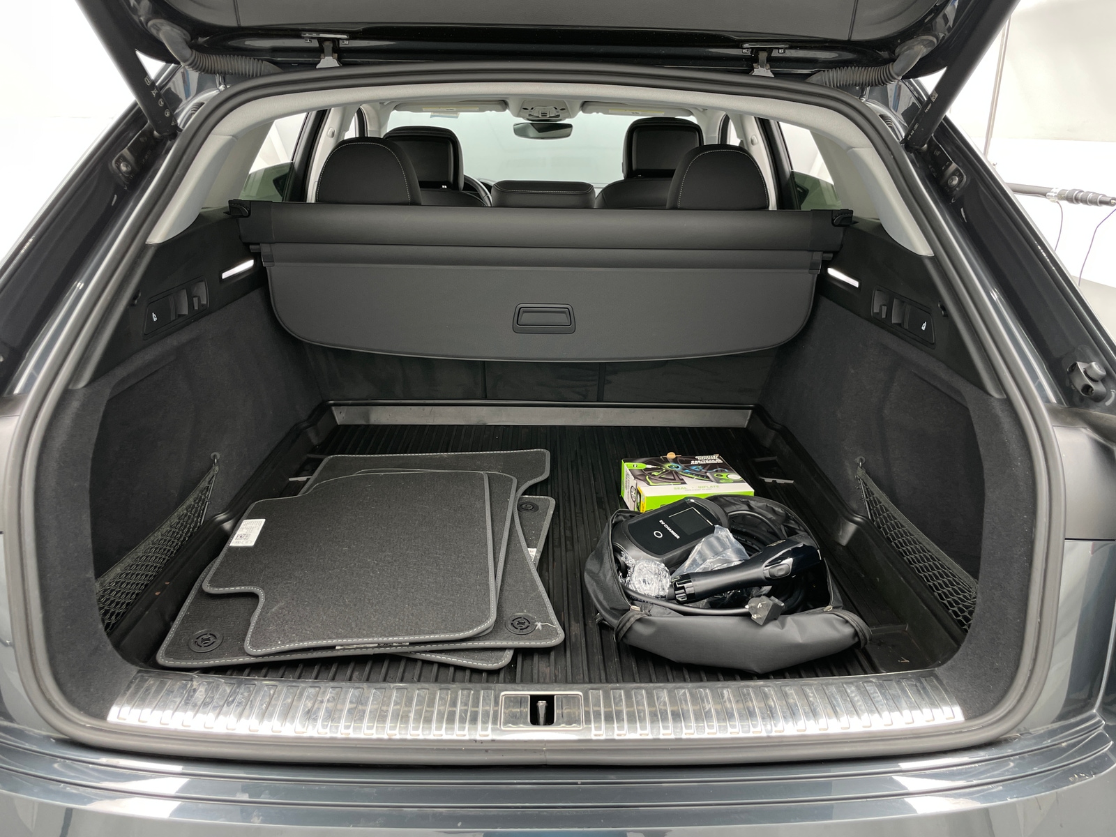 Thumbnail: 2022 Audi e-tron - 6