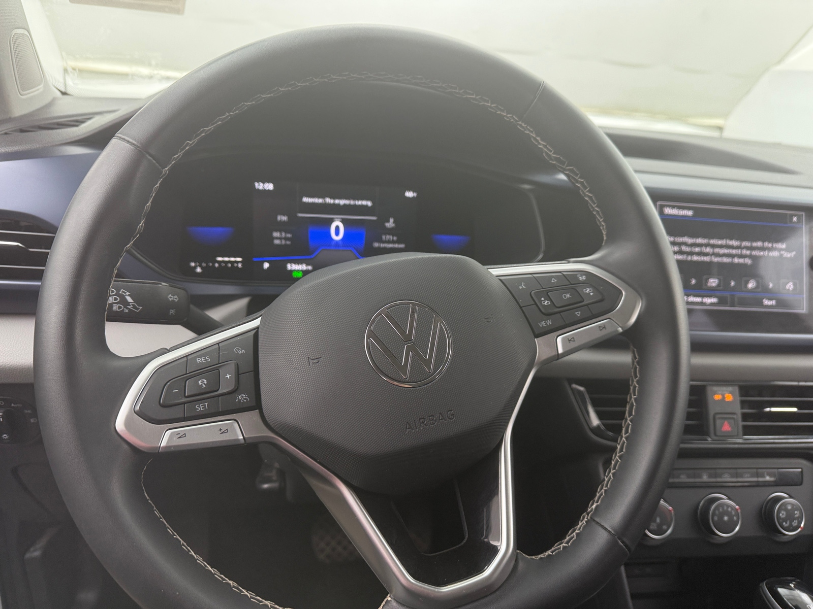 Thumbnail: 2022 Volkswagen Taos - 4