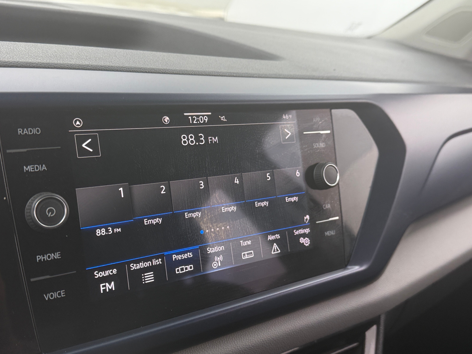 Thumbnail: 2022 Volkswagen Taos - 3