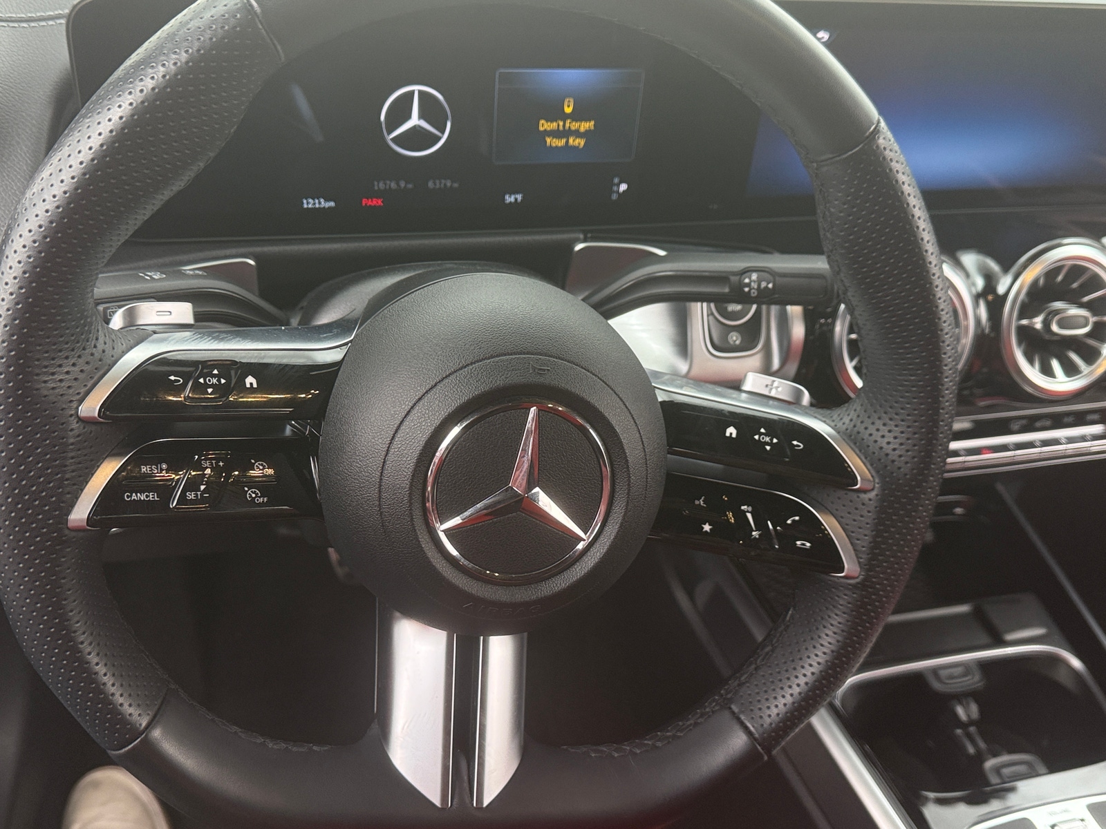 Thumbnail: 2025 Mercedes-Benz GLB - 4