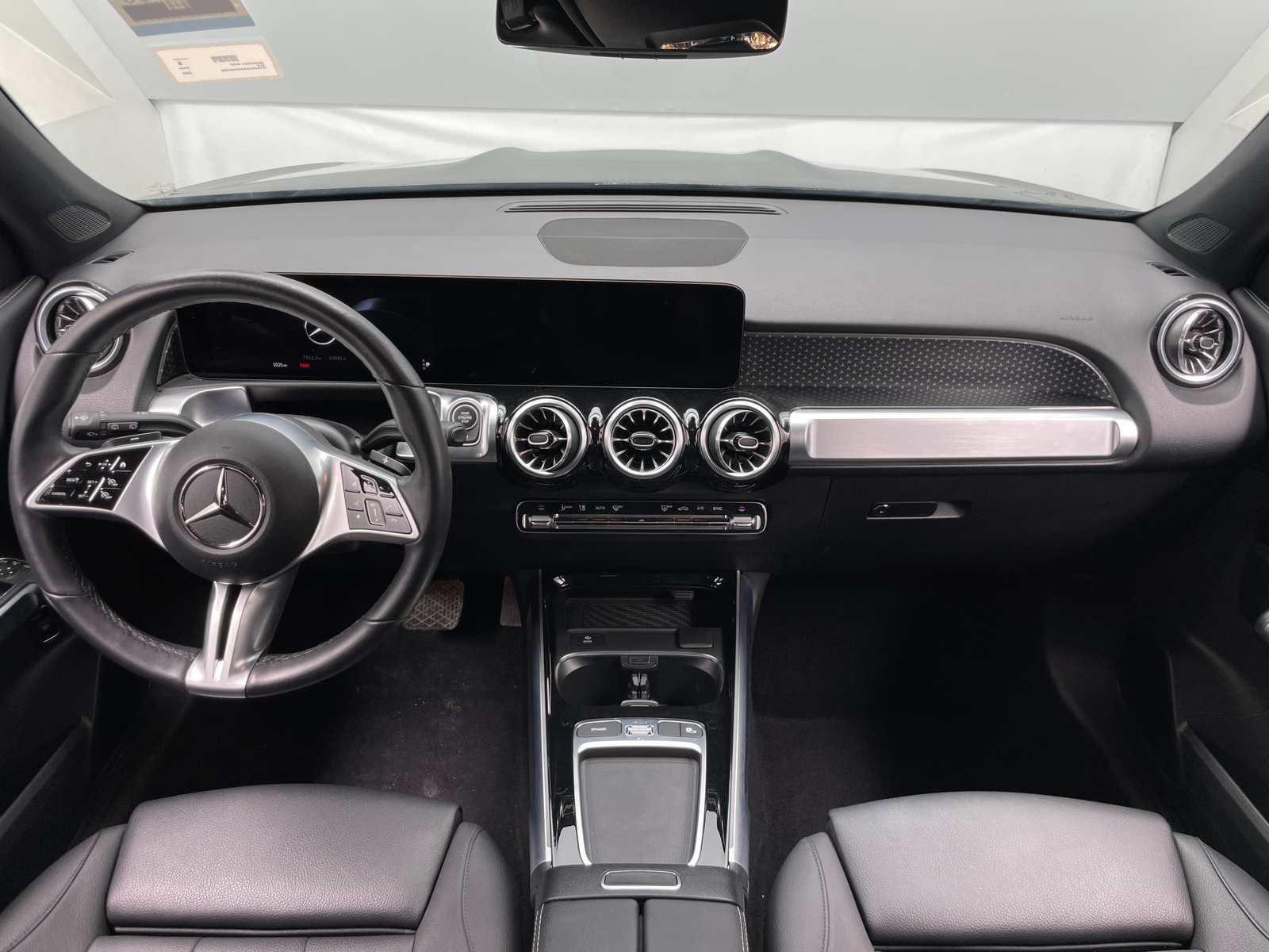 Thumbnail: 2025 Mercedes-Benz GLB - 2