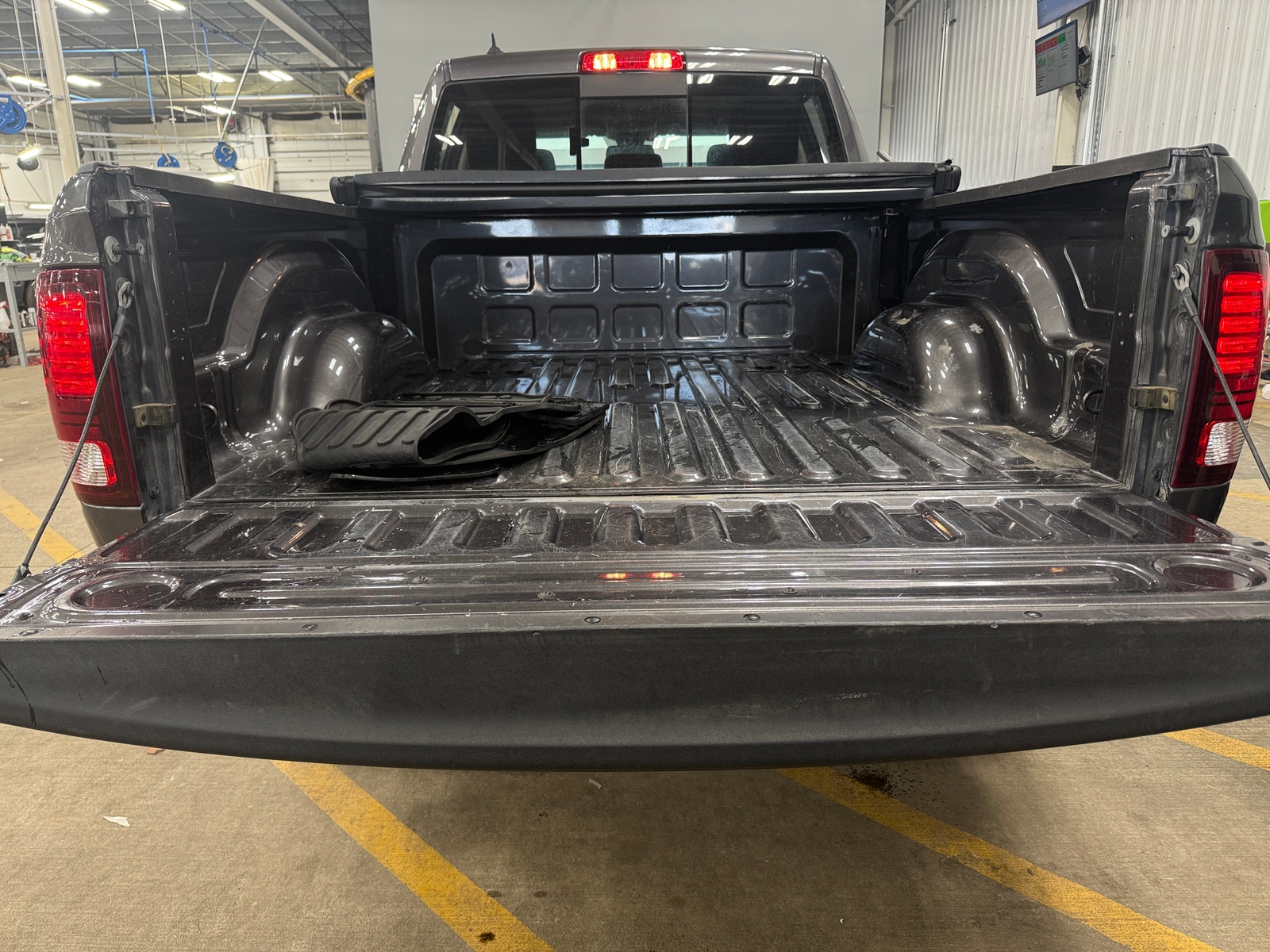 Thumbnail: 2019 RAM 1500 Classic - 7