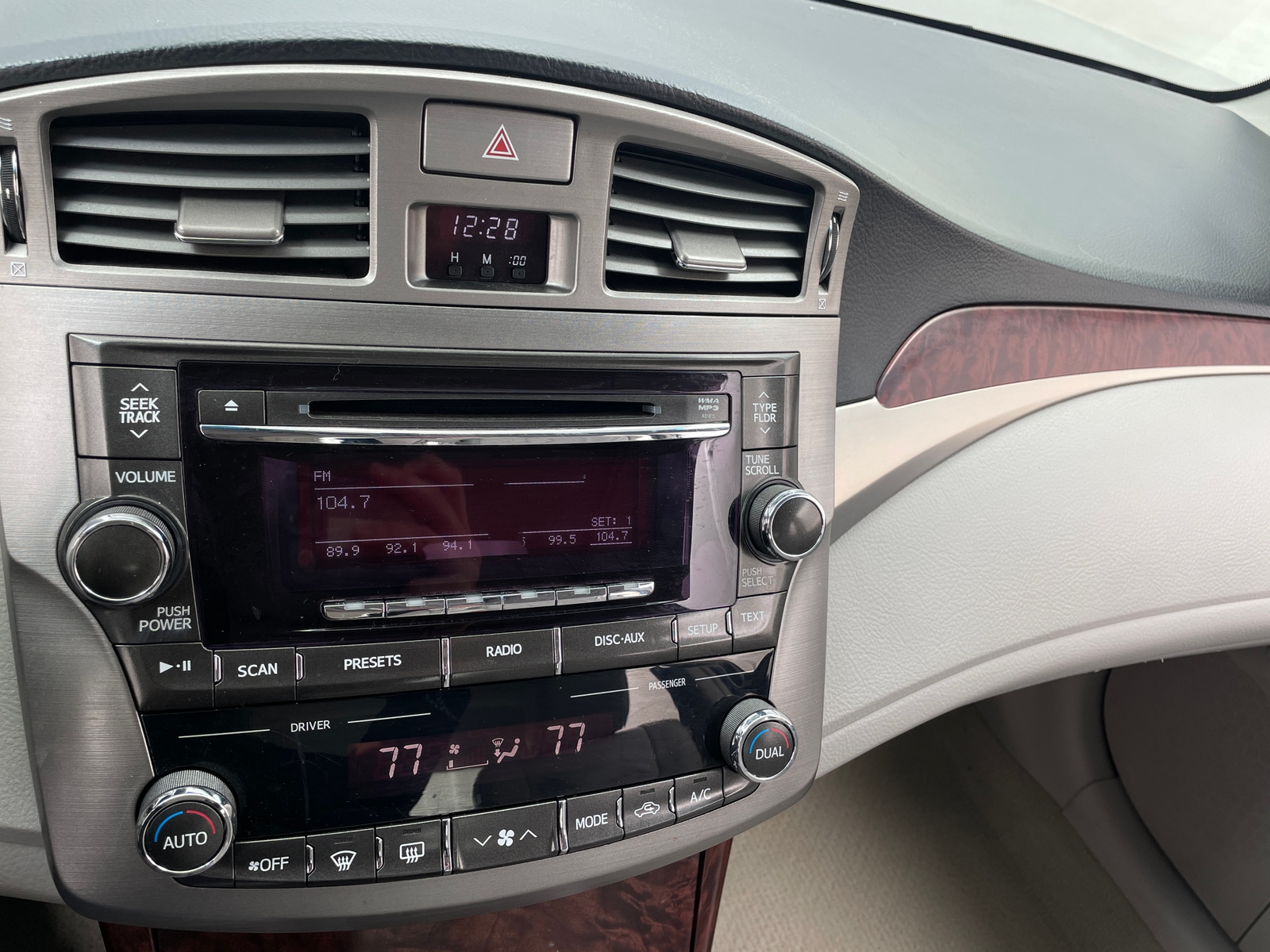 Thumbnail: 2012 Toyota Avalon - 4