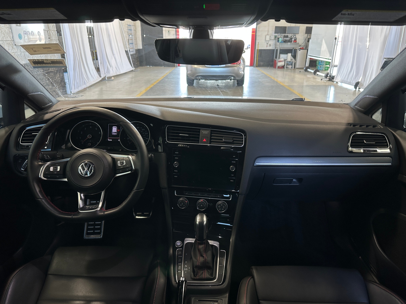 Thumbnail: 2020 Volkswagen Golf - 2