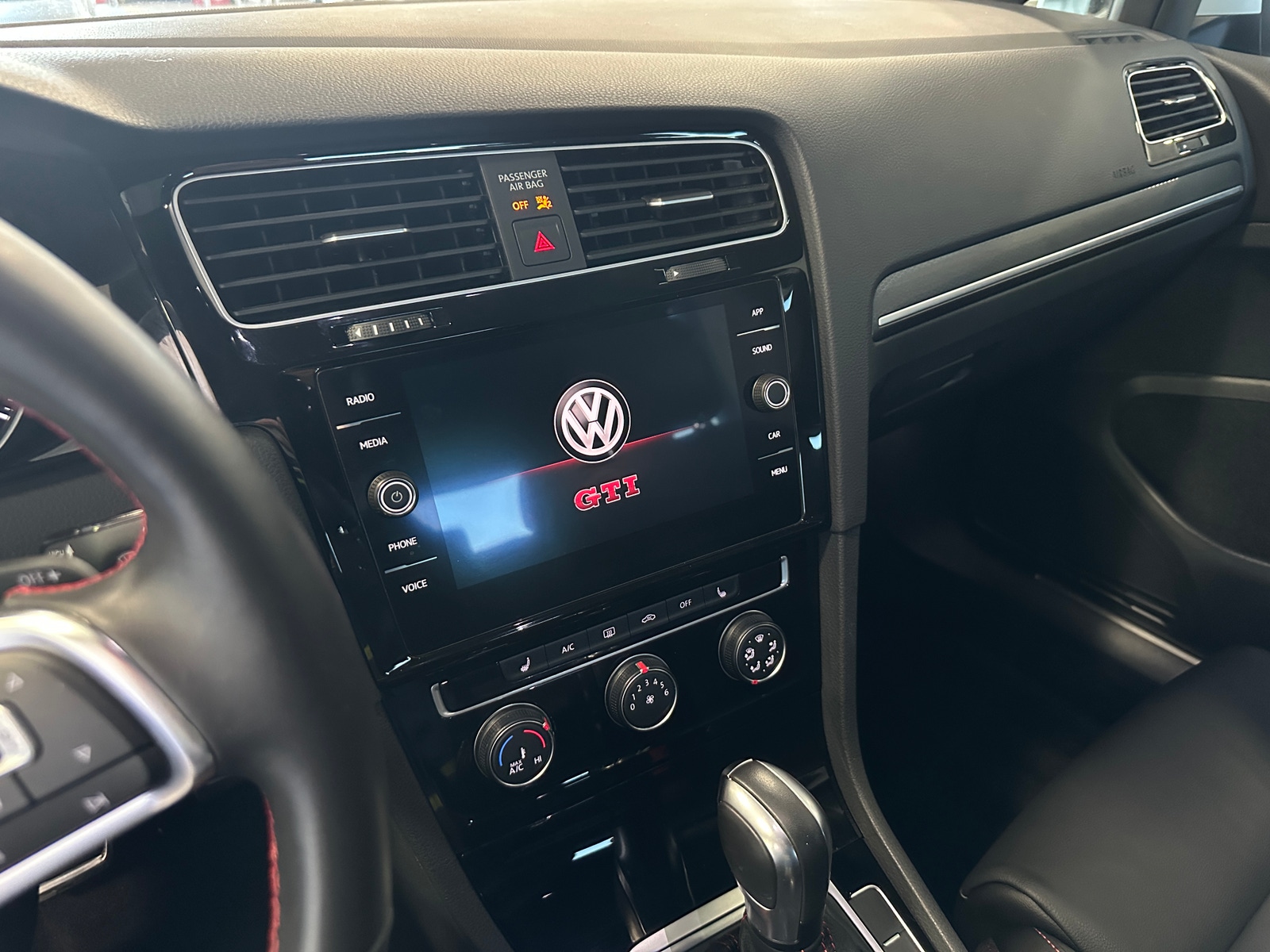 Thumbnail: 2020 Volkswagen Golf - 3