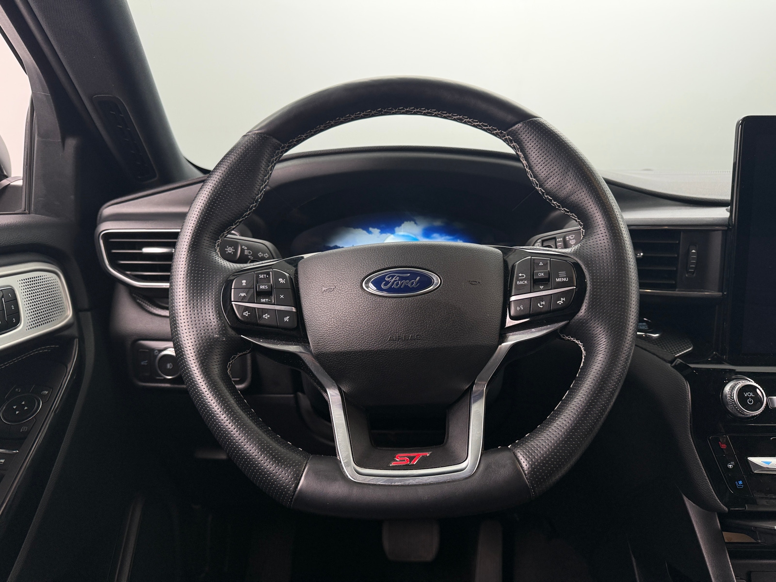 Thumbnail: 2021 Ford Explorer - 4