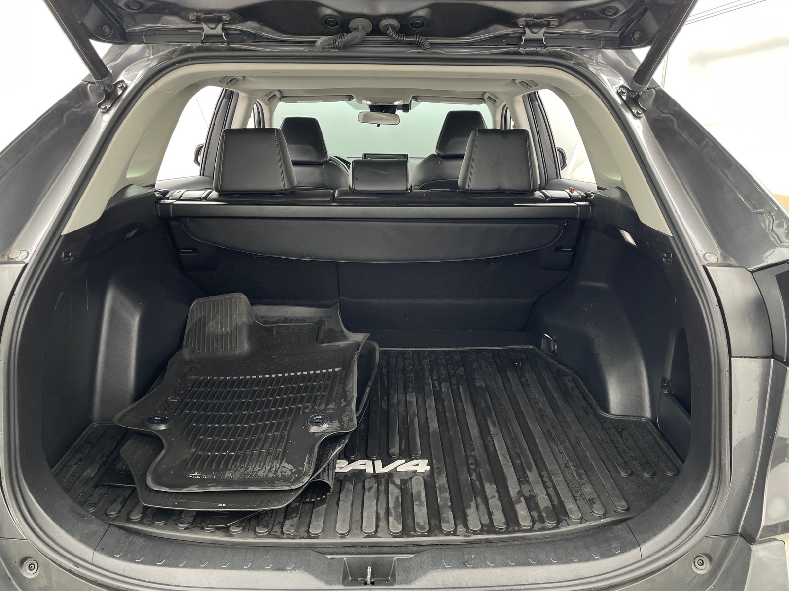 Thumbnail: 2022 Toyota RAV4 - 6