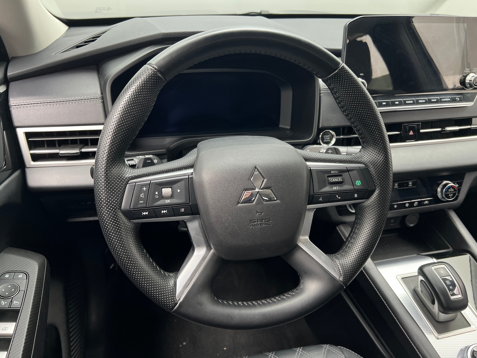 Thumbnail: 2024 Mitsubishi Outlander - 4