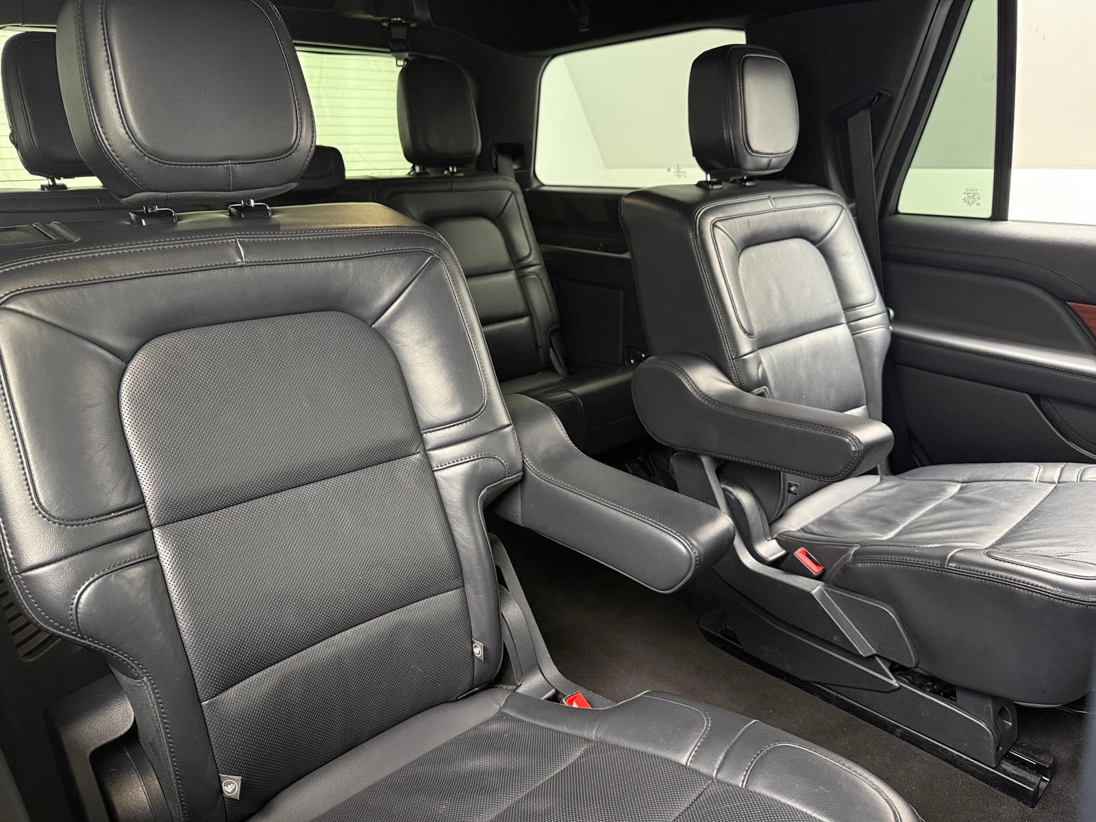 Thumbnail: 2024 Lincoln Navigator - 5