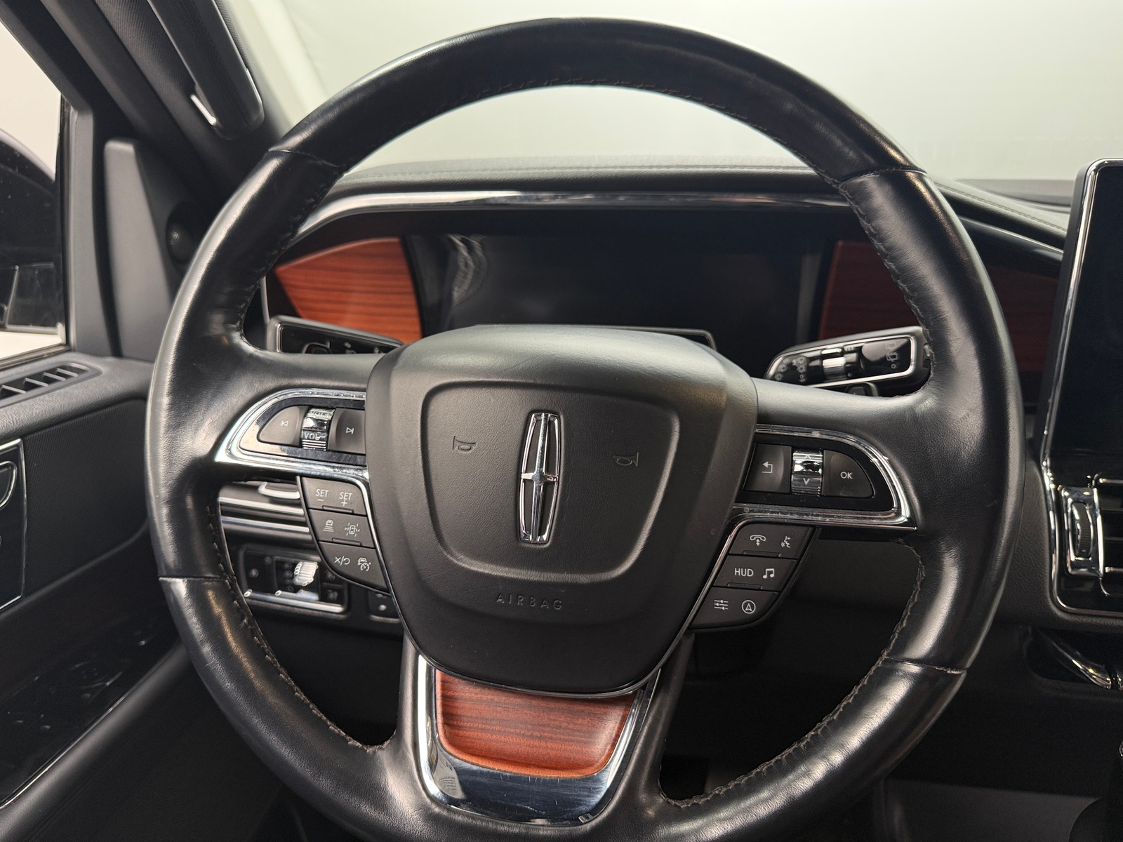 Thumbnail: 2024 Lincoln Navigator - 4