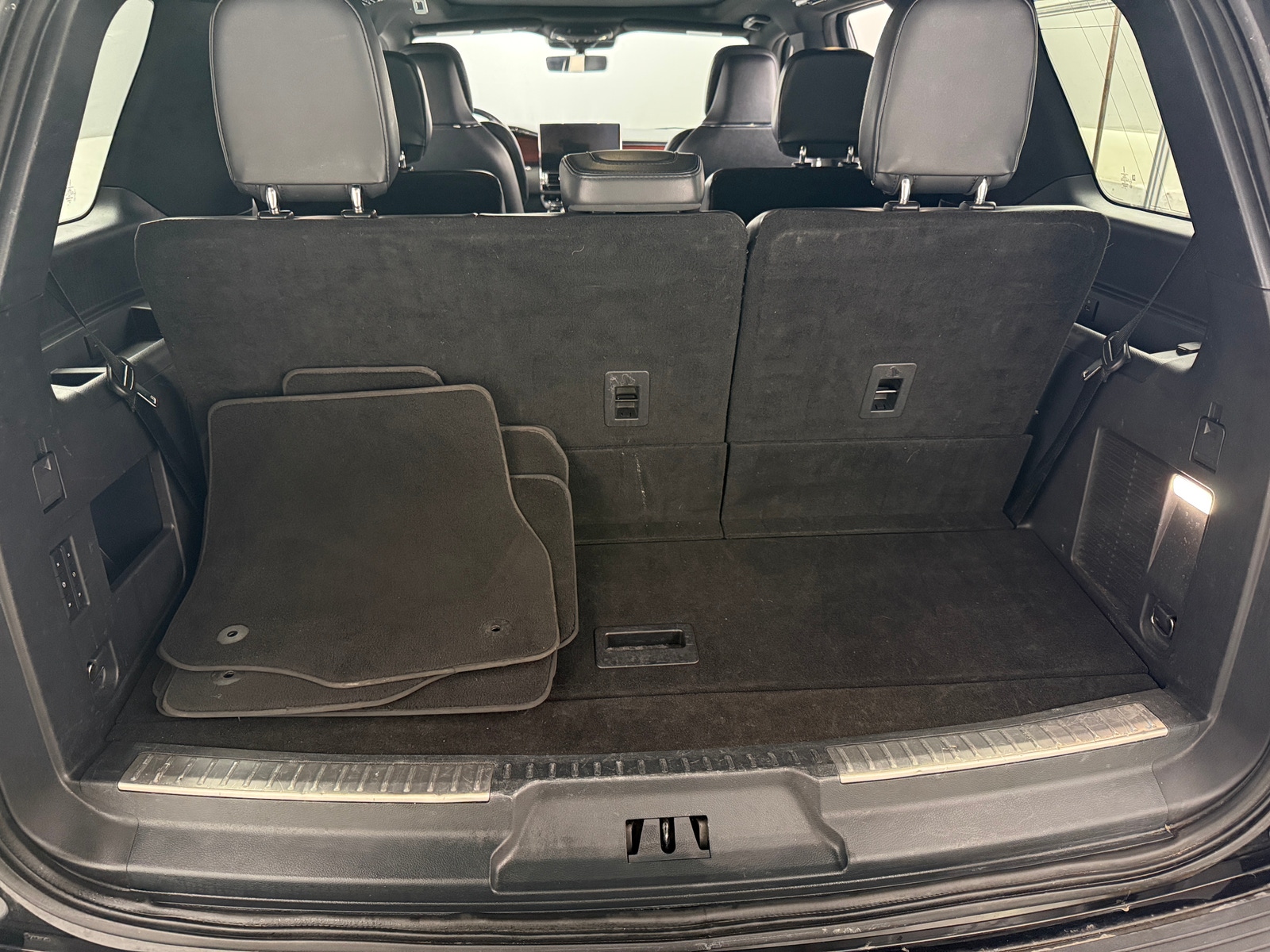 Thumbnail: 2024 Lincoln Navigator - 6