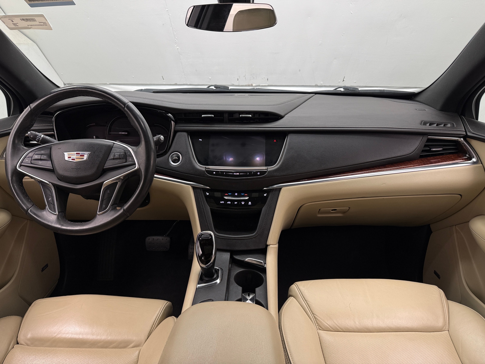 Thumbnail: 2017 Cadillac XT5 - 2