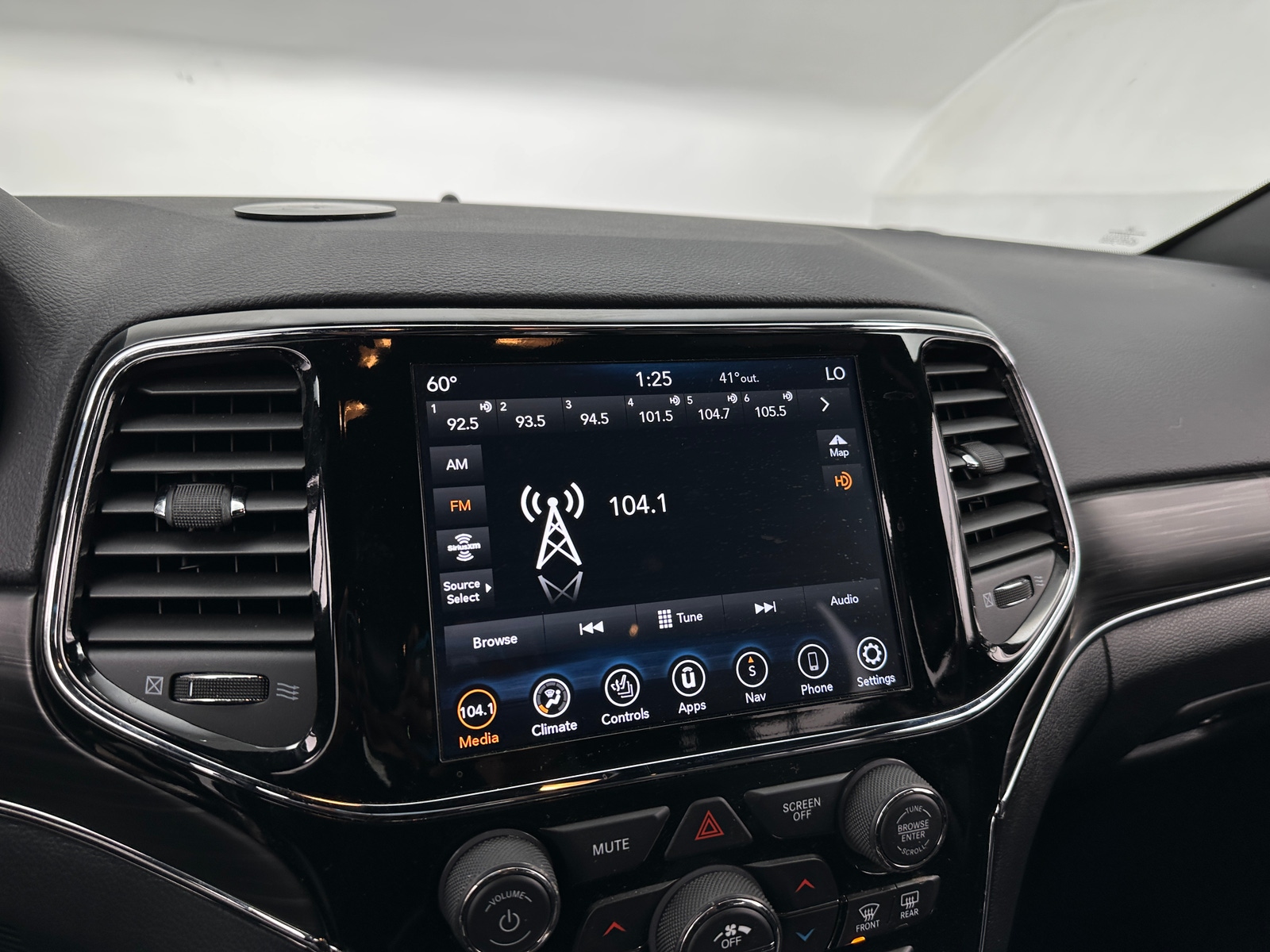 Thumbnail: 2019 Jeep Grand Cherokee - 3