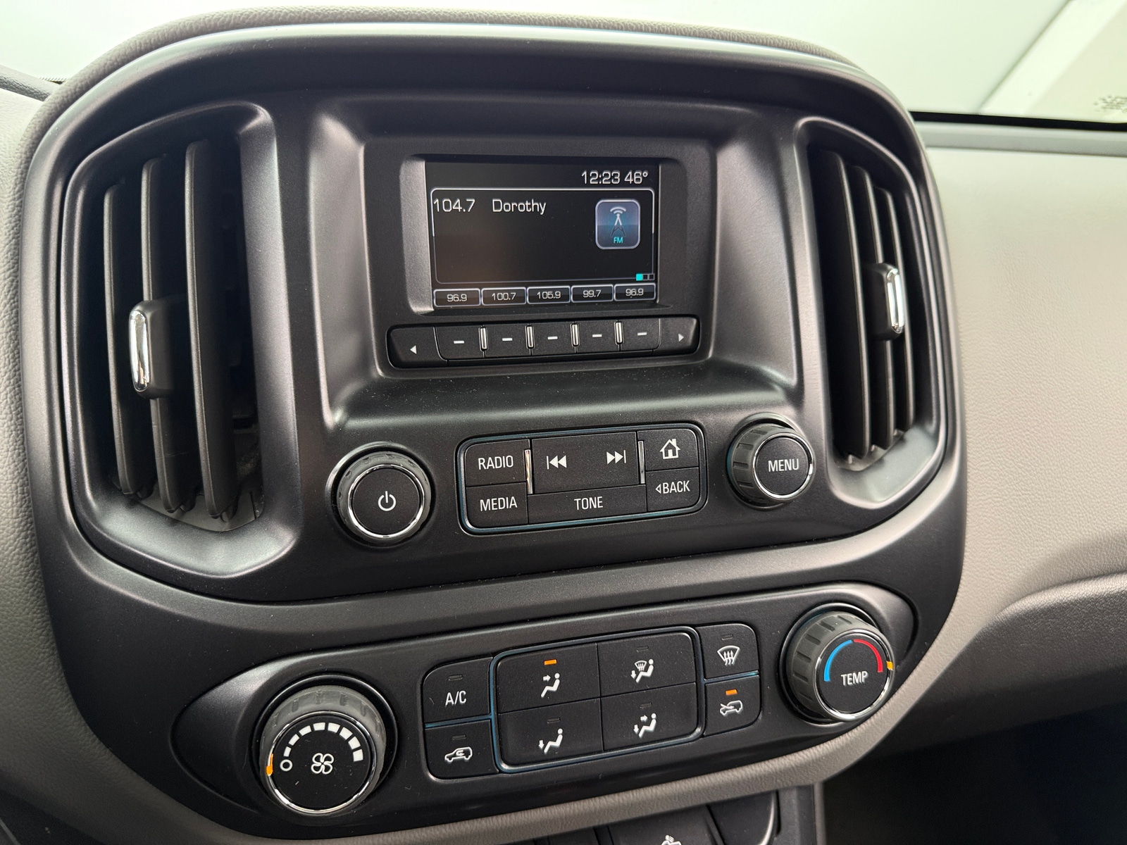 Thumbnail: 2016 Chevrolet Colorado - 4